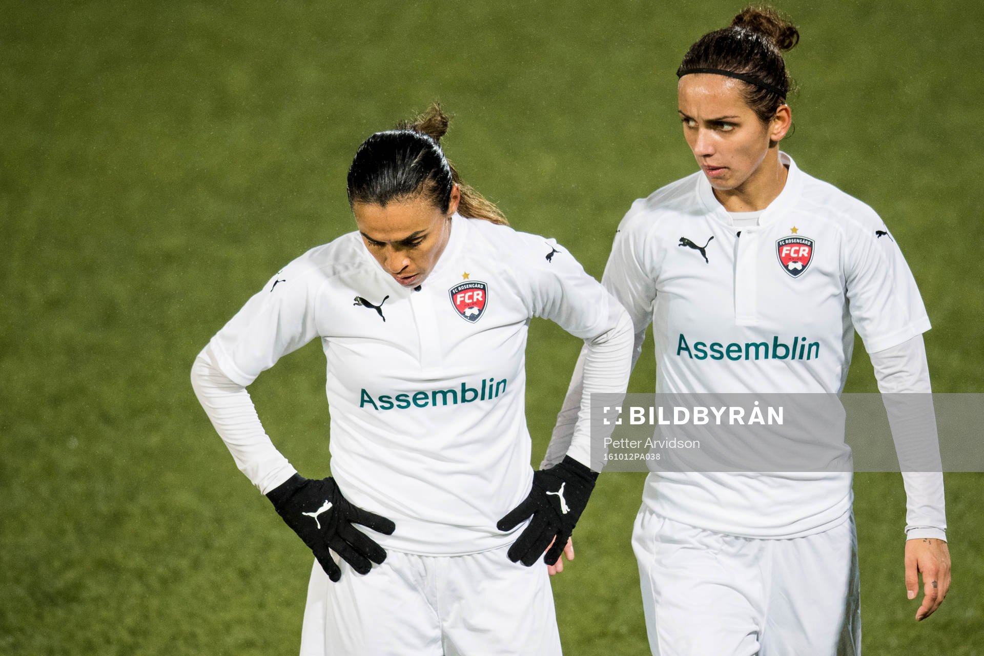Rosengårds Marta Viera Da Silva och Natasa Andonova deppar