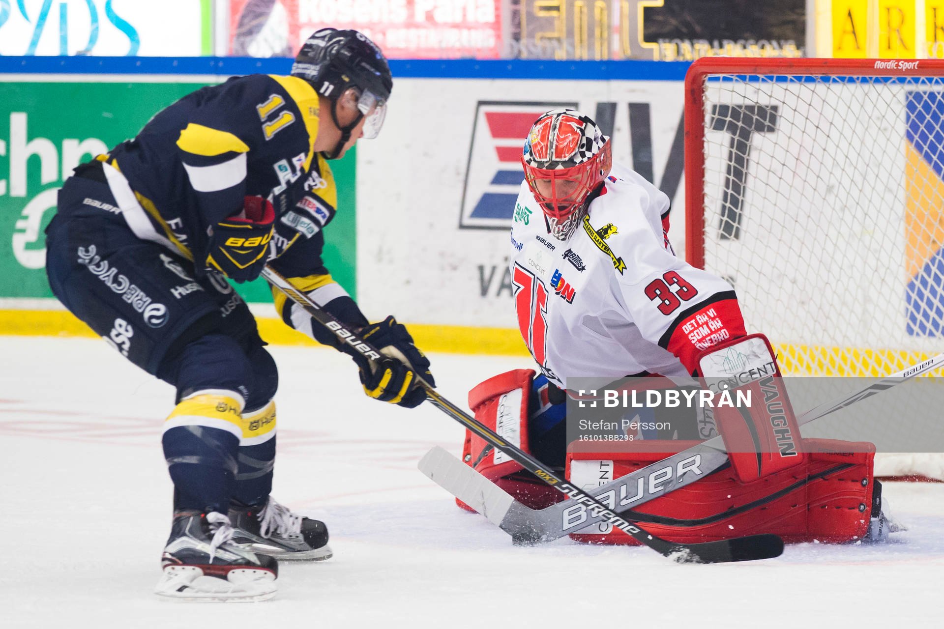 s Simon Önerud mot Örebros målvakt Julius Hudacek