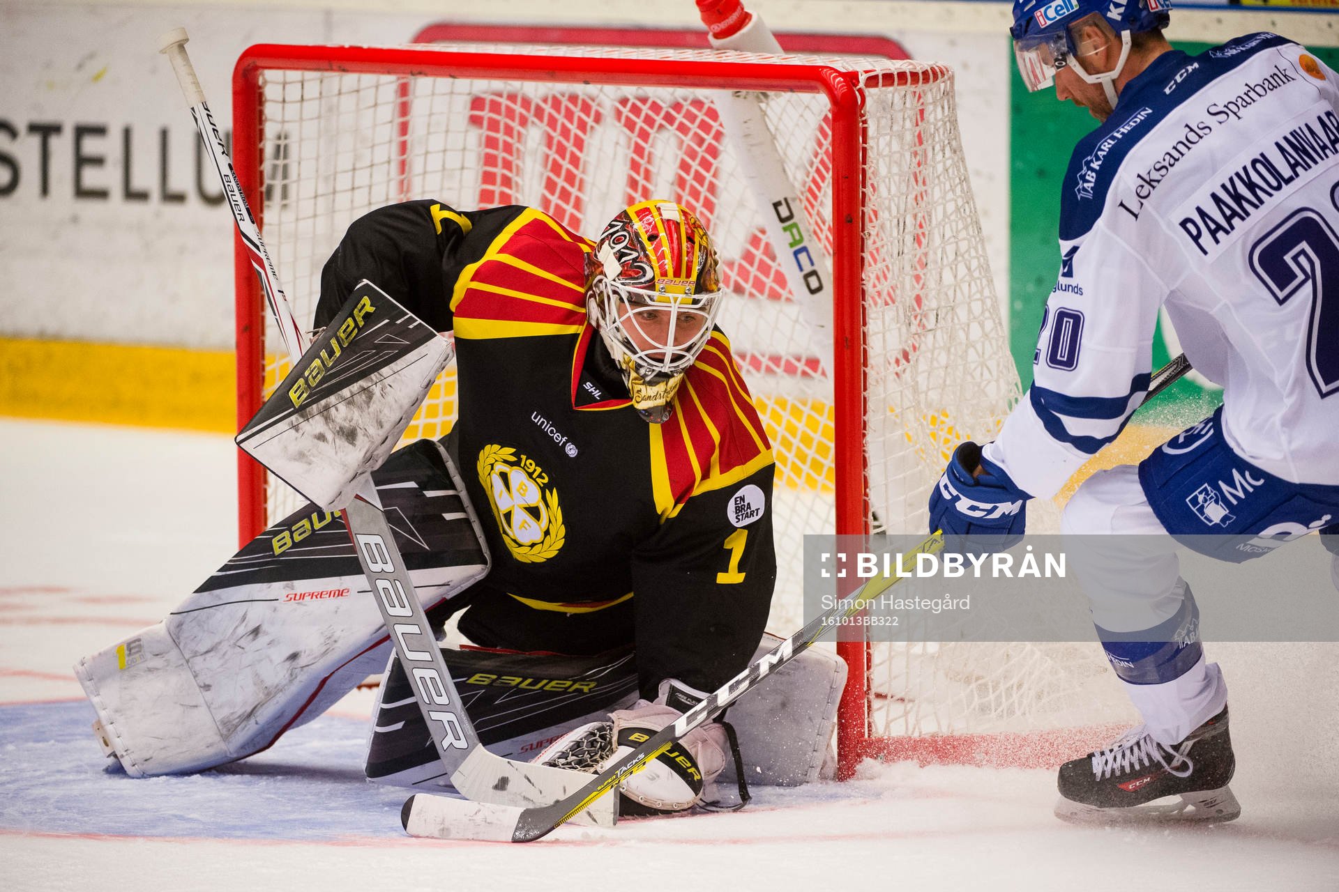 Brynäs målvakt Felix Sandström och Leksands Tommi