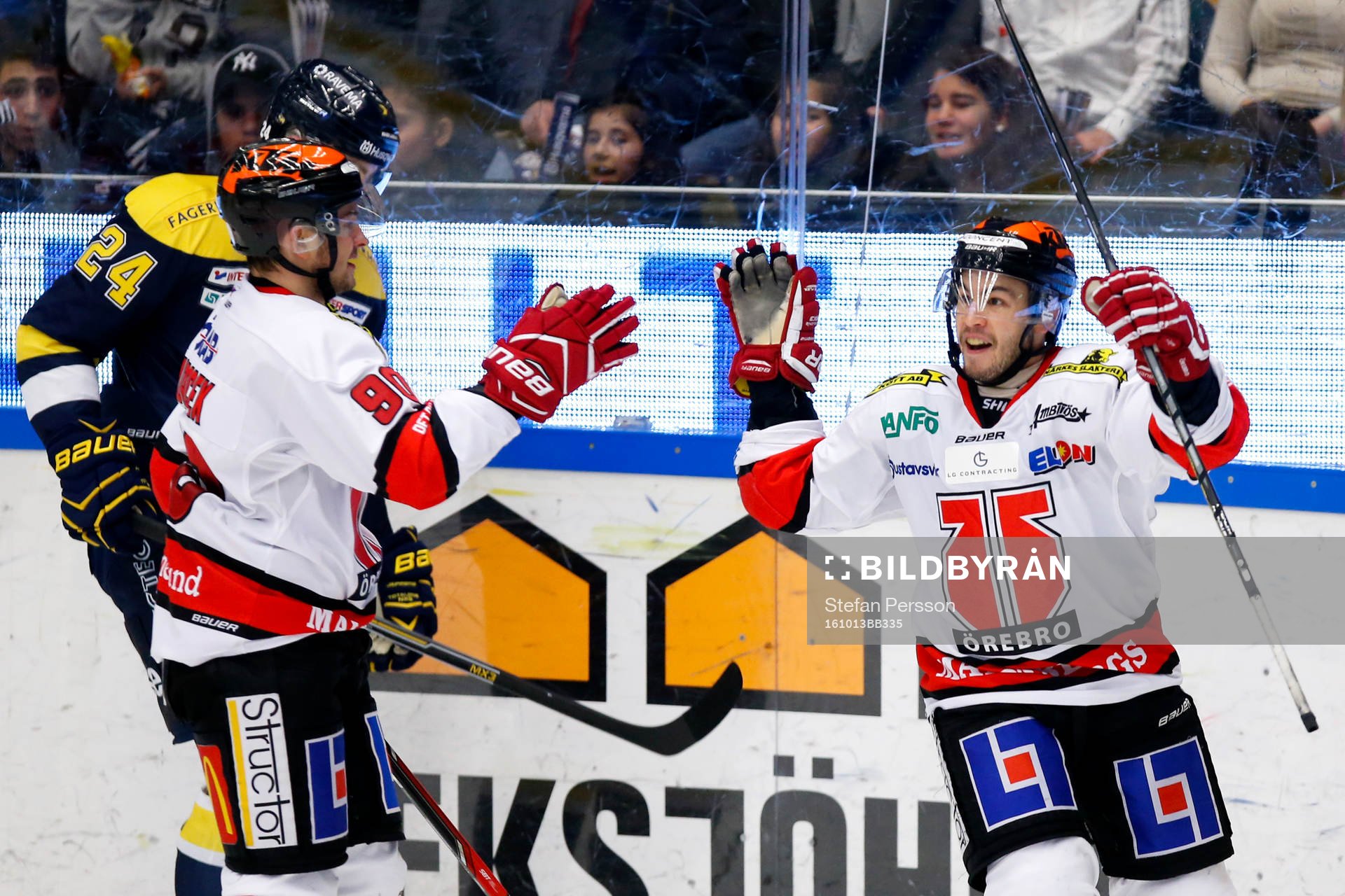 Örebros Greg Squires jublar