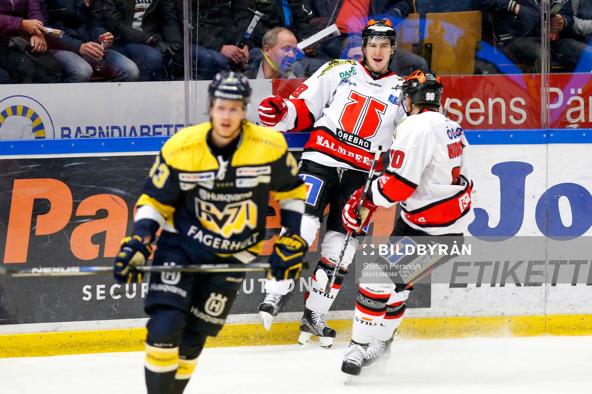 Örebros Michael Haga jublar
