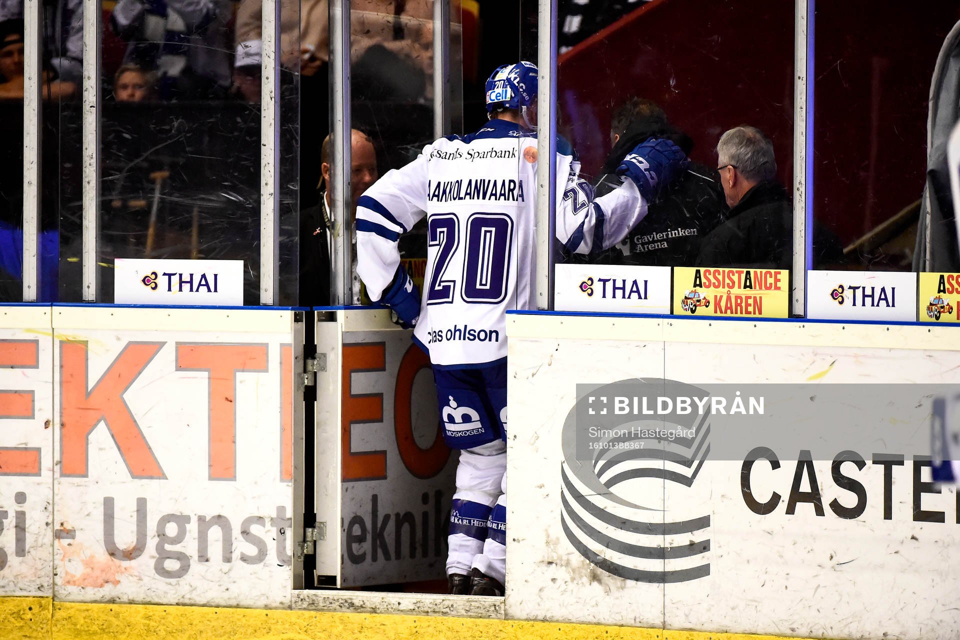 Leksands Tommi Paakkolanvaara lämnar isen skadad