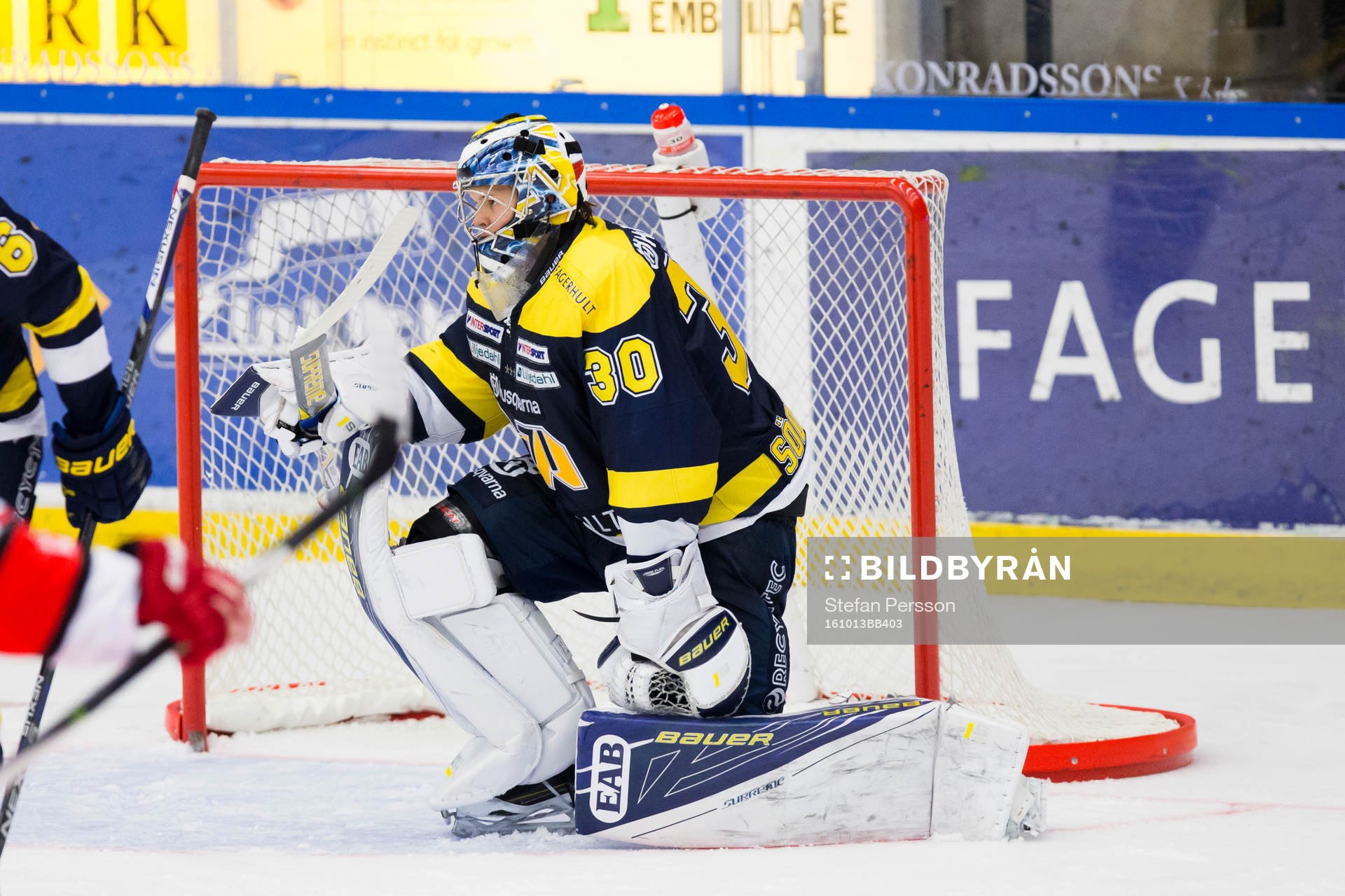 s målvakt Linus Söderström deppar