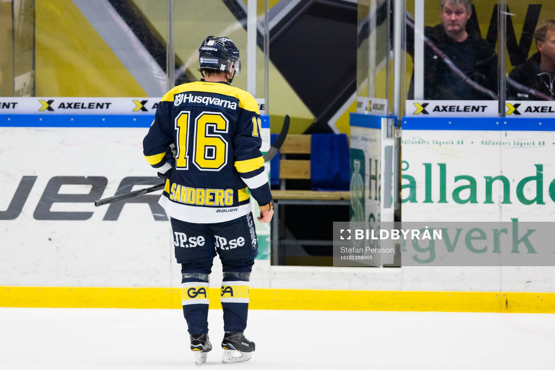 s Filip Sandberg blir utvisad