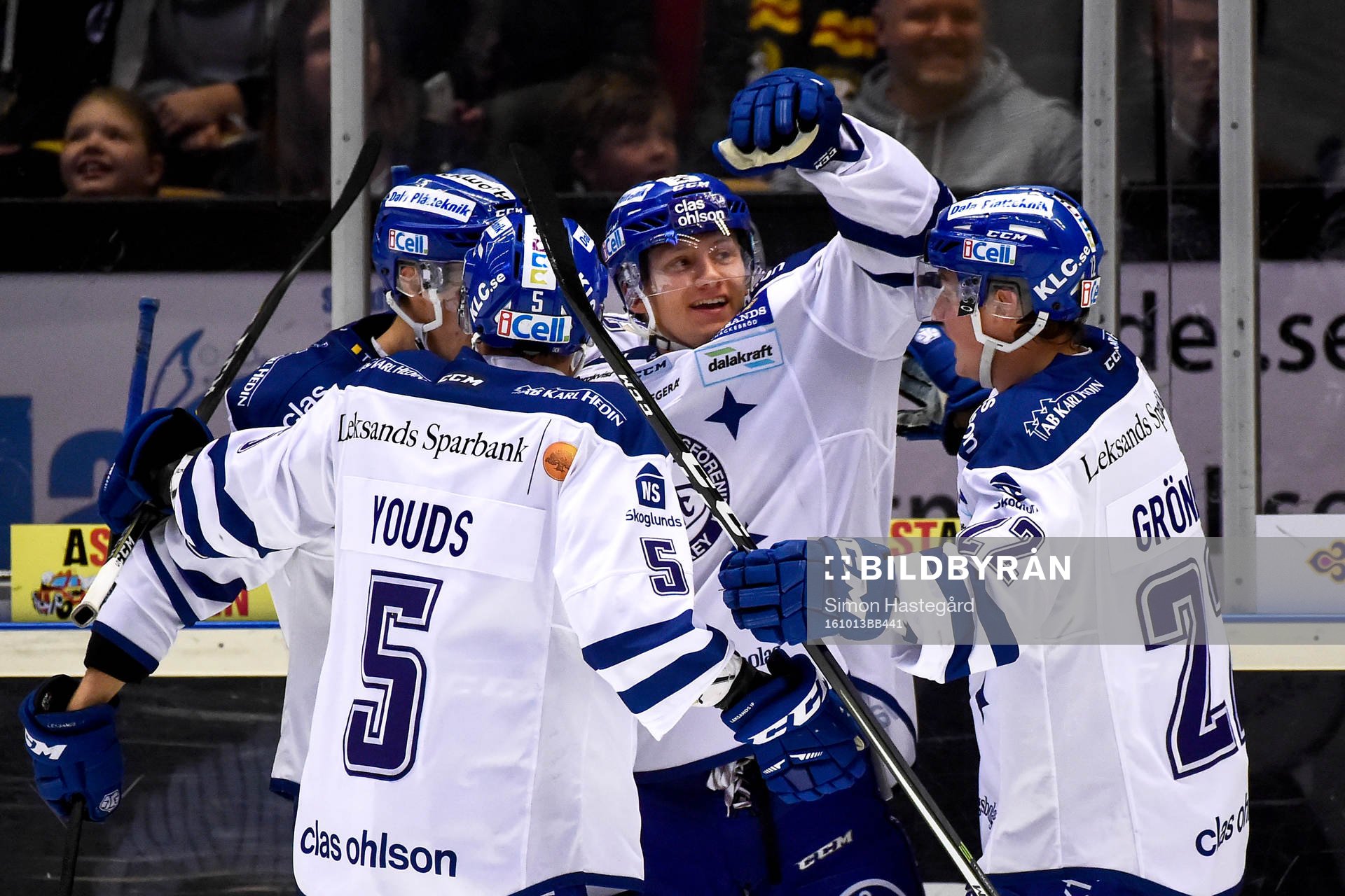 Leksands Daniel Bertov jublar med lagkamraterna