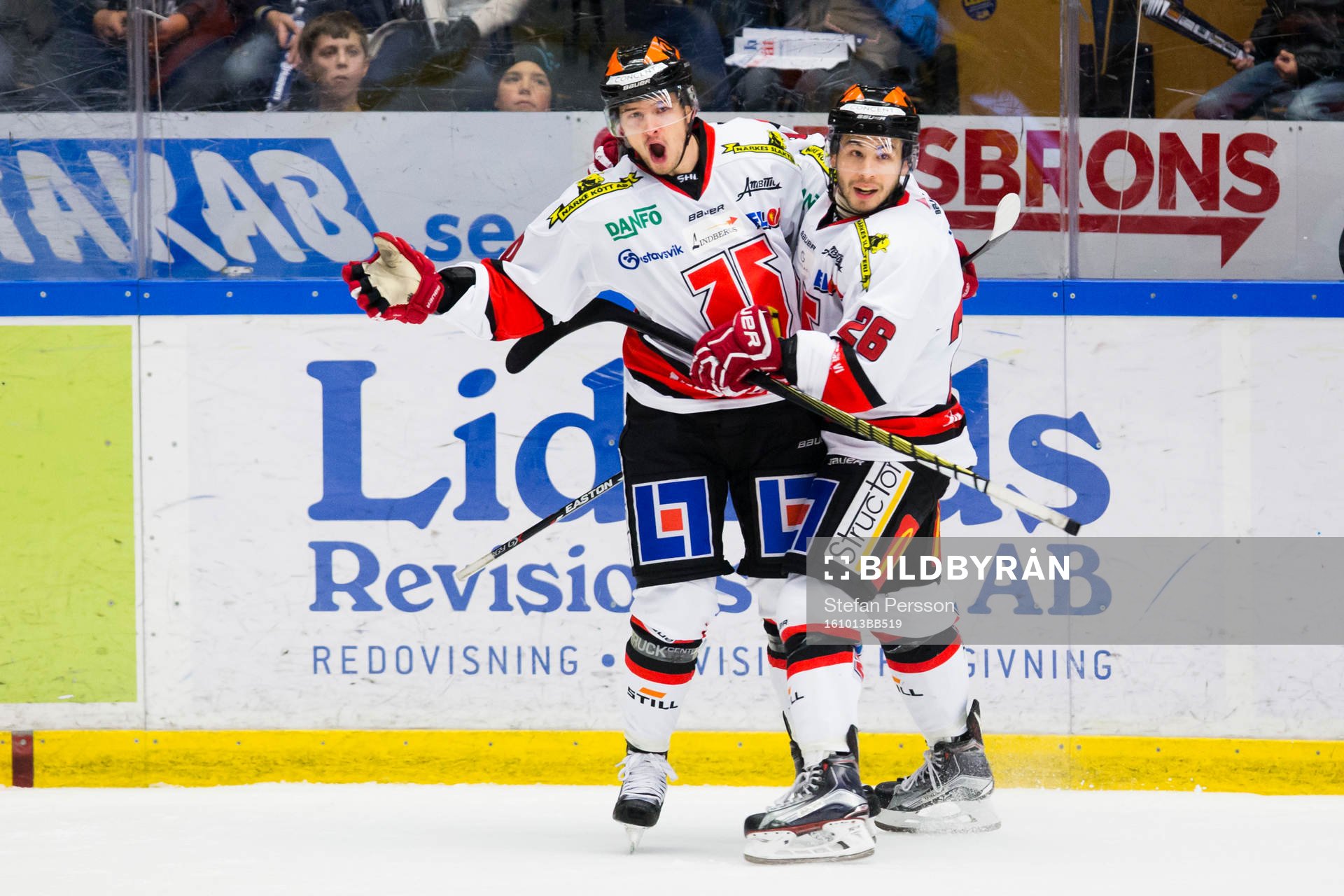 Örebros Libor Hudacek och Greg Squires jublar