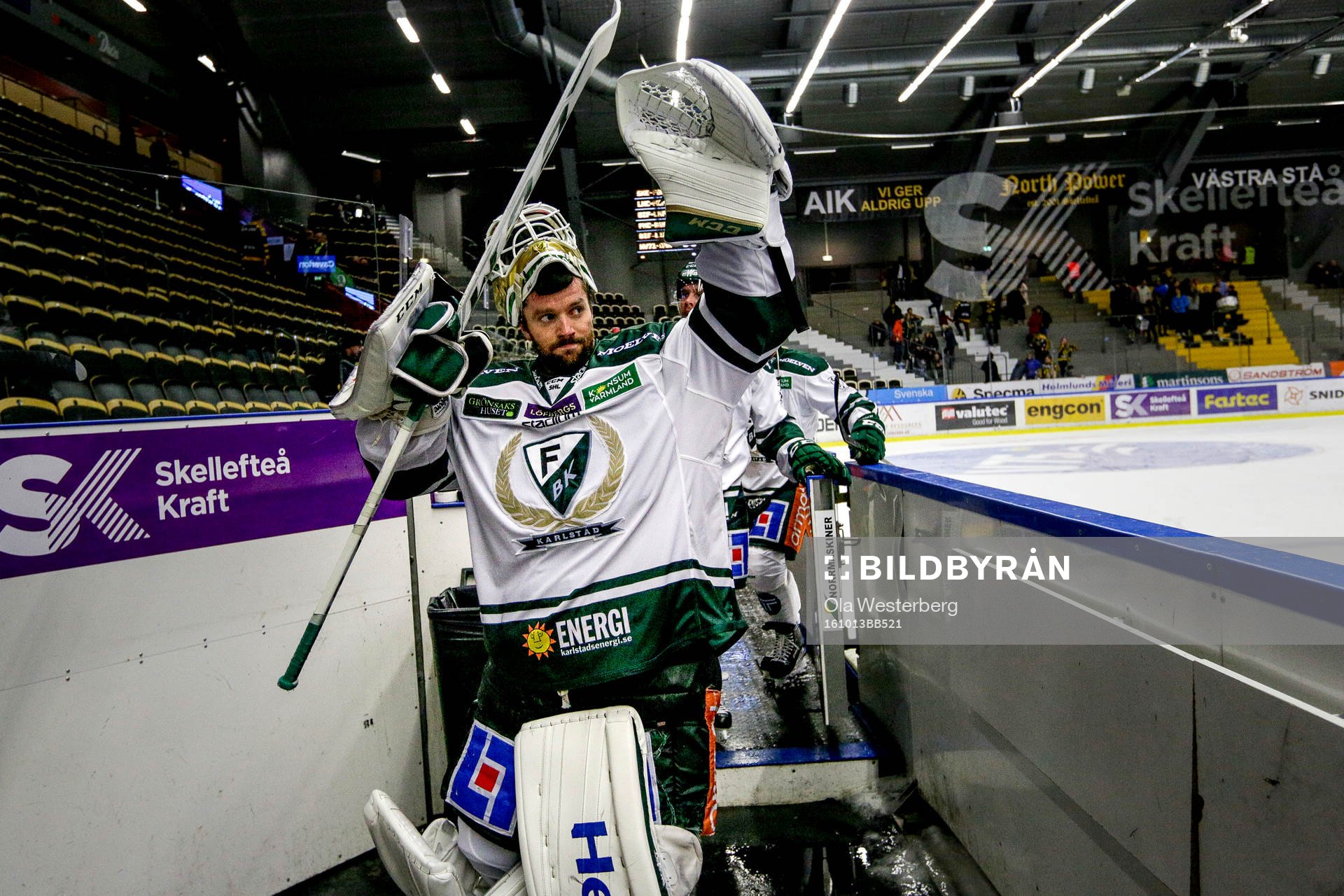 Färjestads målvakt Lars Haugen jublar