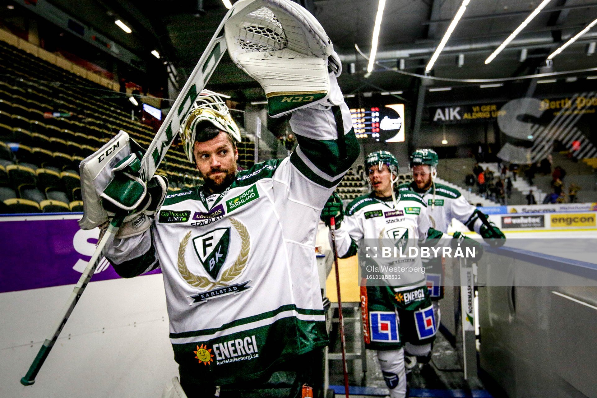 Färjestads målvakt Lars Haugen jublar