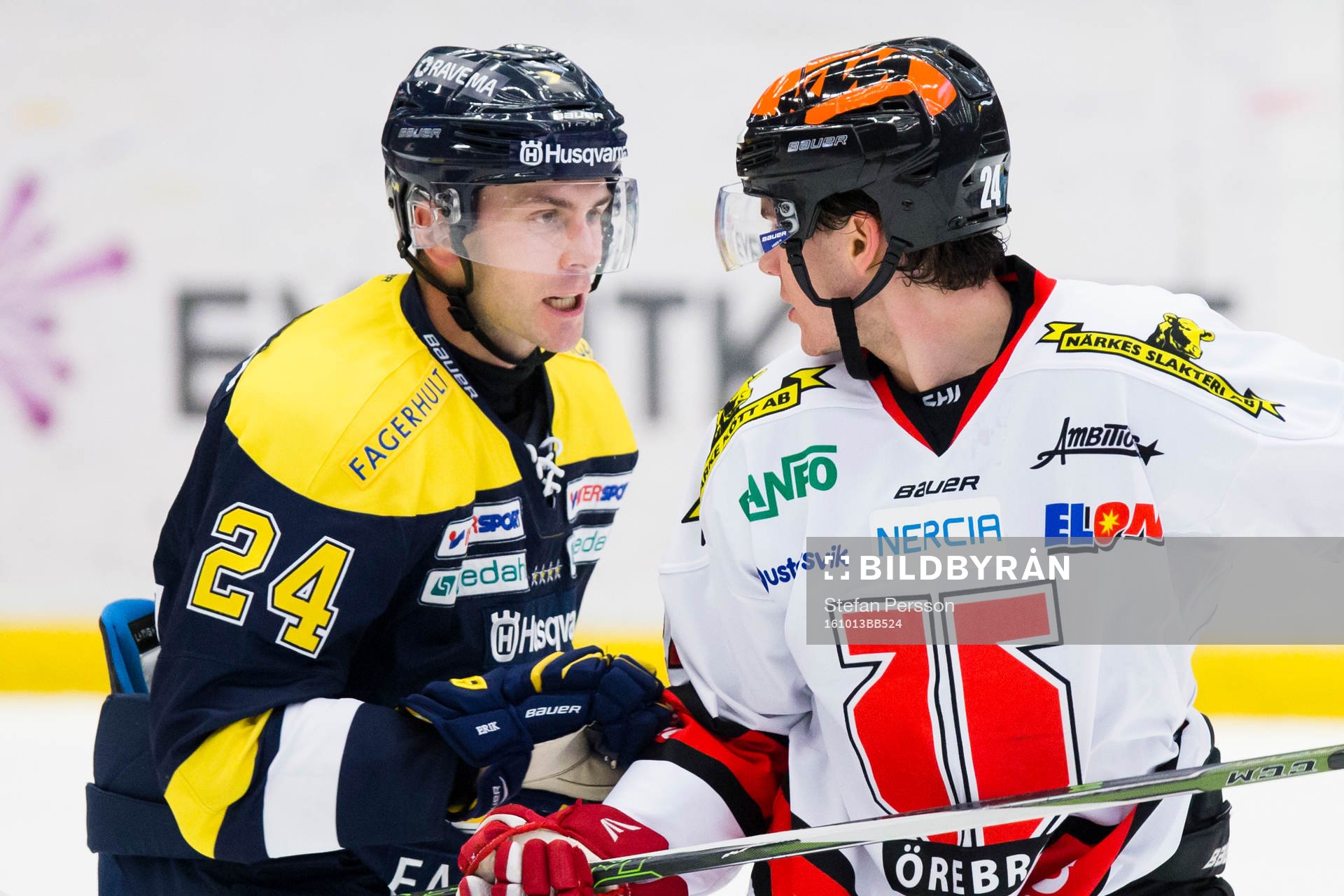 s Erik Christensen i duell mot Örebros Petr Zamorsky