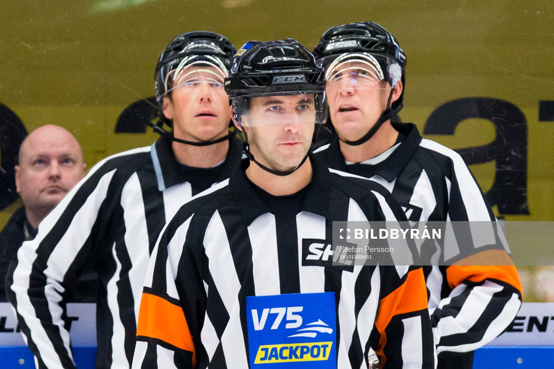 Domarna Henrik Pihlblad, Linus Öhlund och Morgan Johansson