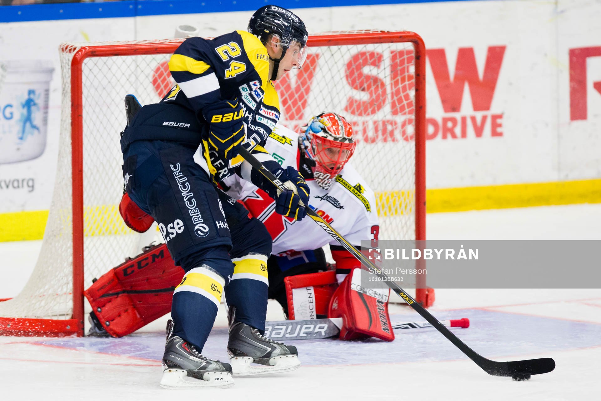 s Erik Christensen mot Örebros målvakt Julius Hudacek