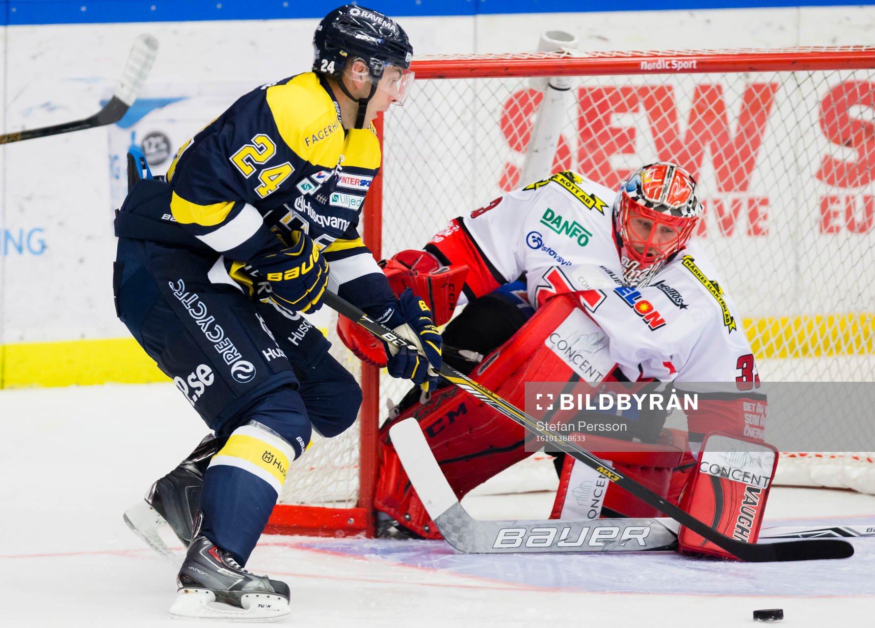 s Erik Christensen mot Örebros målvakt Julius Hudacek