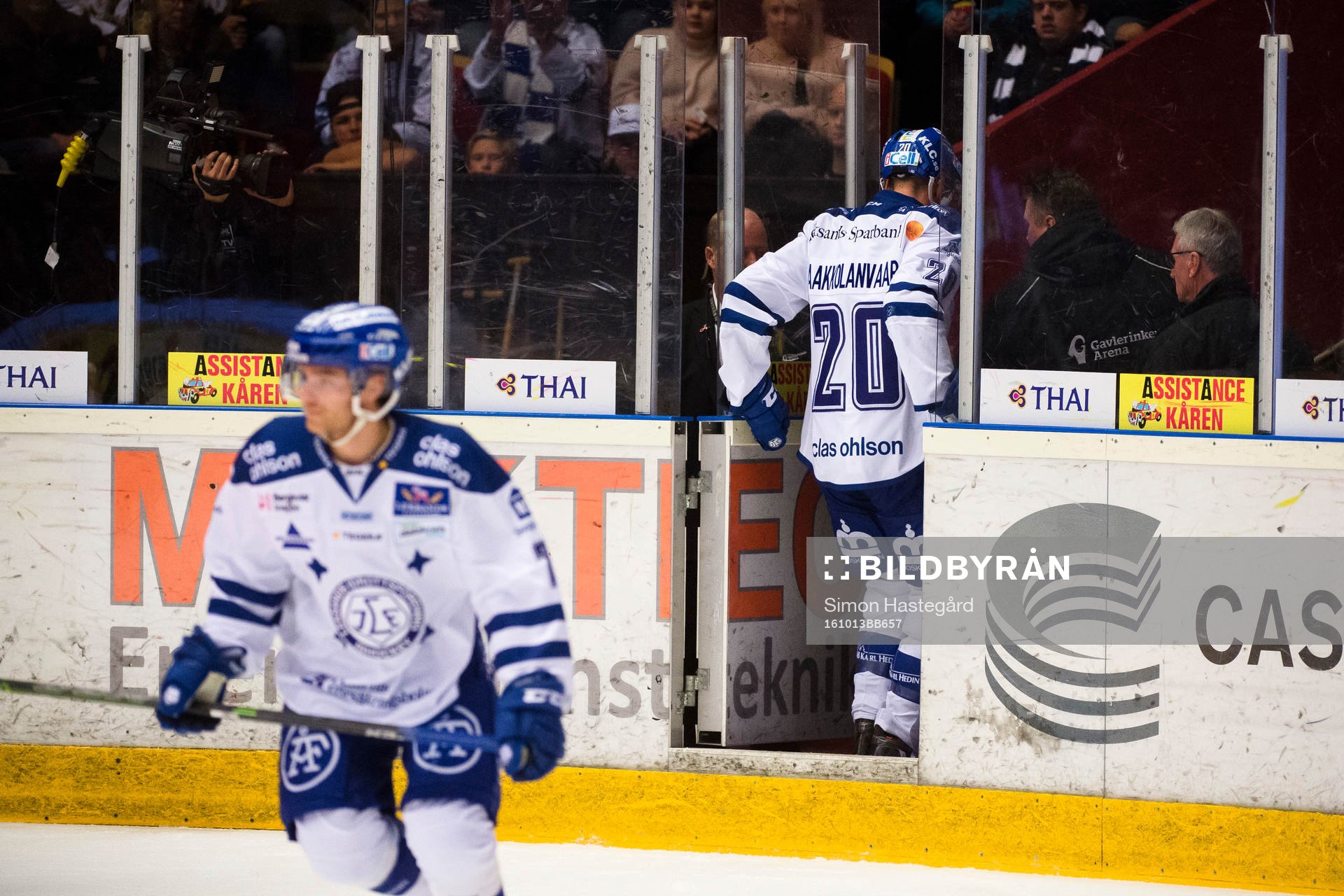 Leksands Tommi Paakkolanvaara lämnar isen skadad