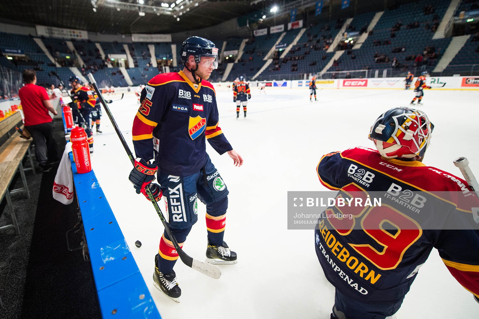 Djurgårdens Alexander Urbom värmer upp