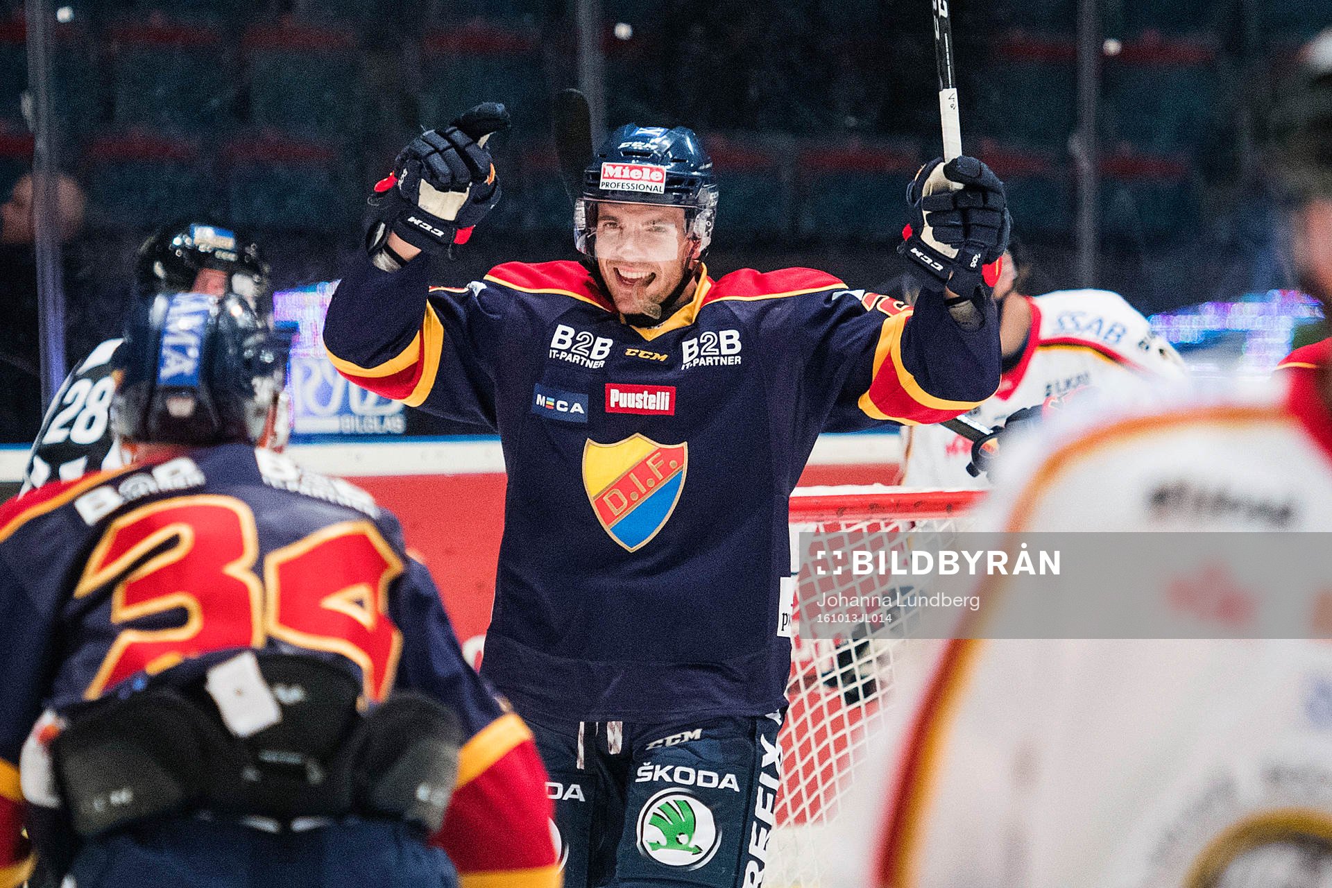 Djurgårdens Matt Anderson gör 1-1 och jublar mot Daniel