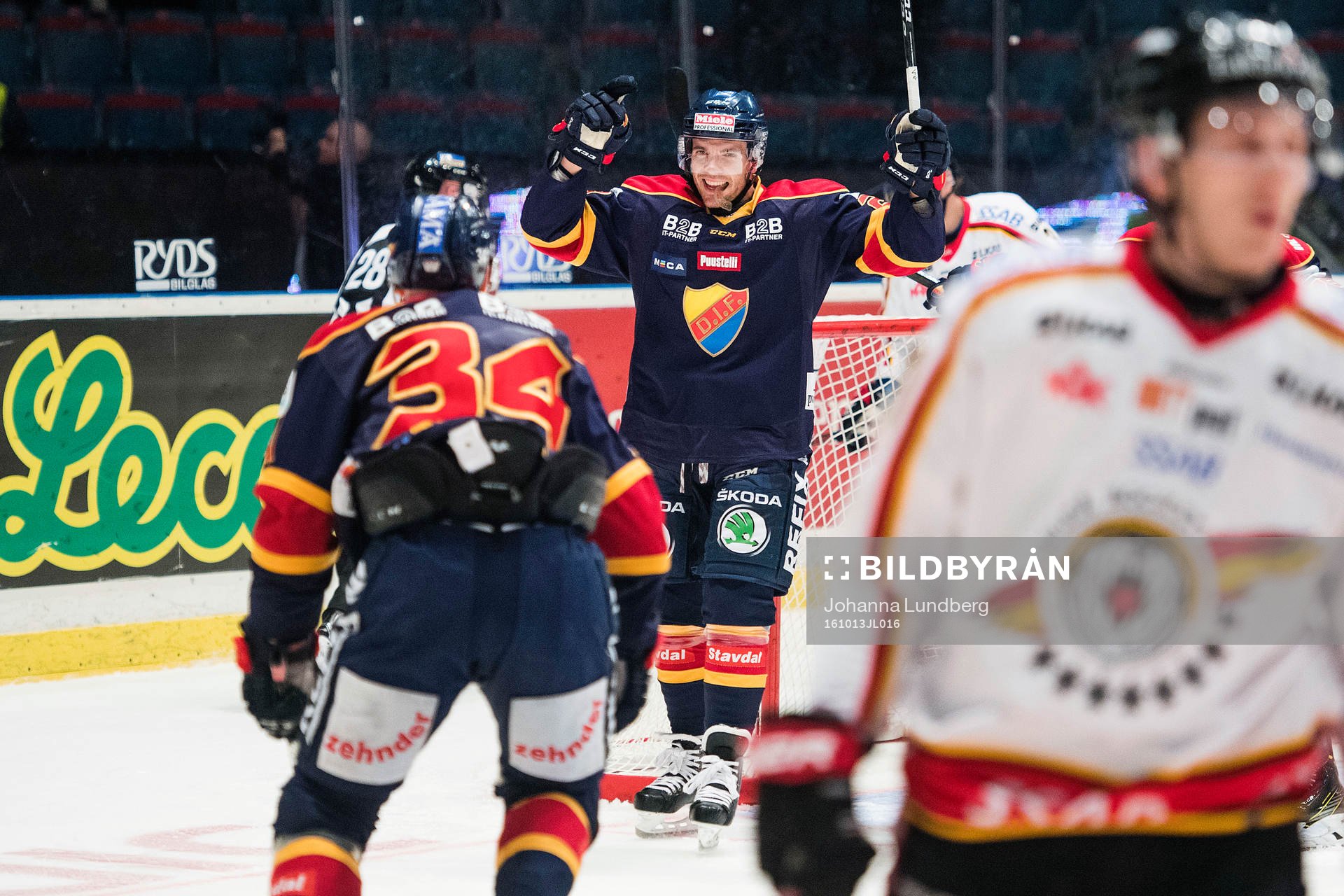 Djurgårdens Matt Anderson gör 1-1 och jublar mot Daniel