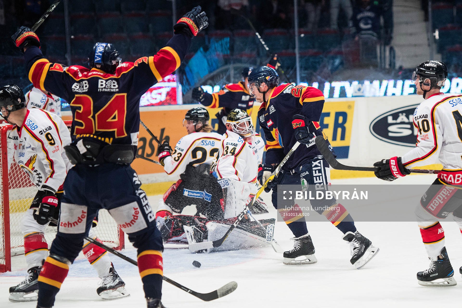 Djurgårdens Matt Anderson gör 1-1 bakom Luleås målvakt