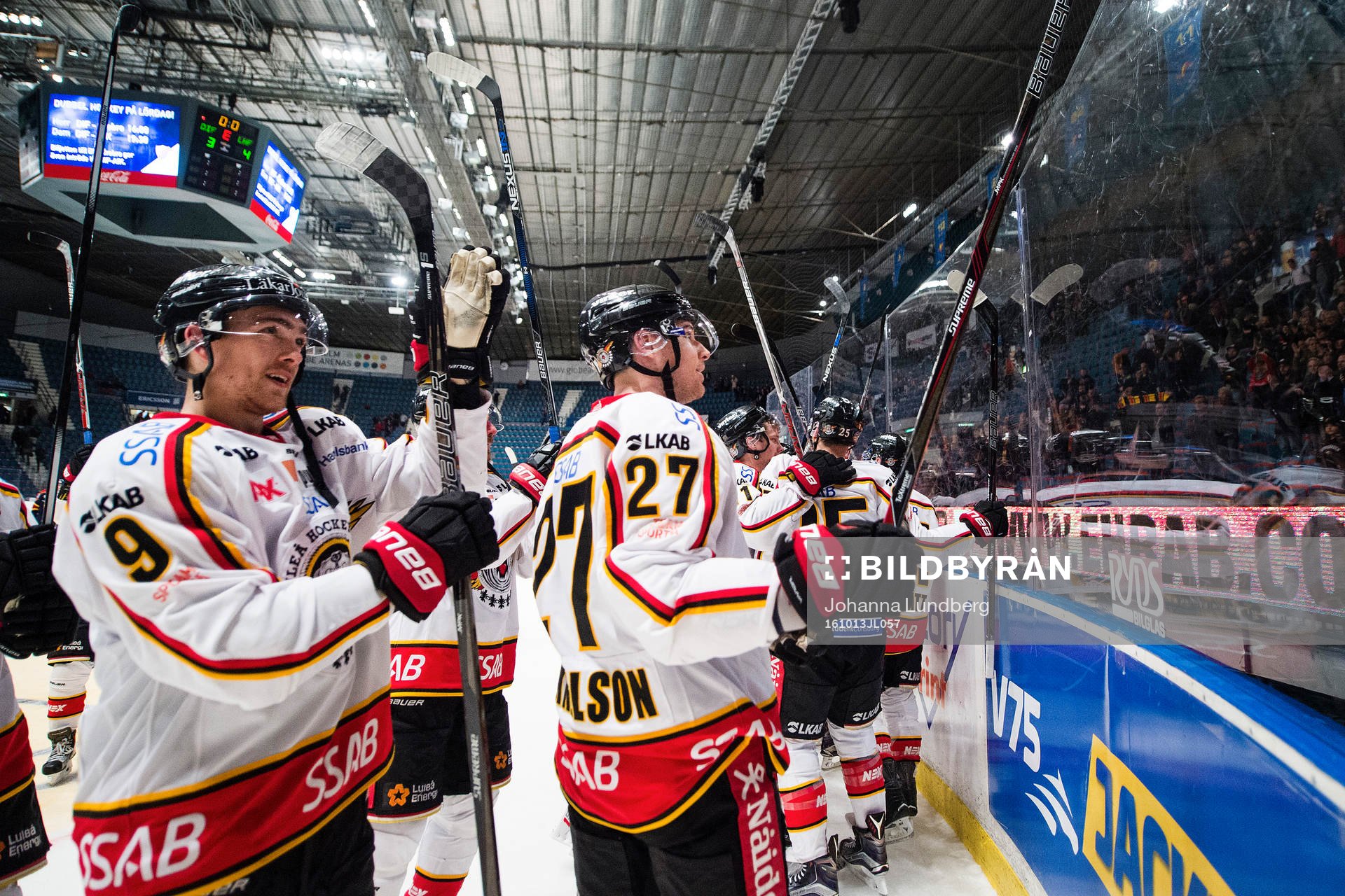 Luleås Johan Forsberg och Brendan Mikkelson jublar