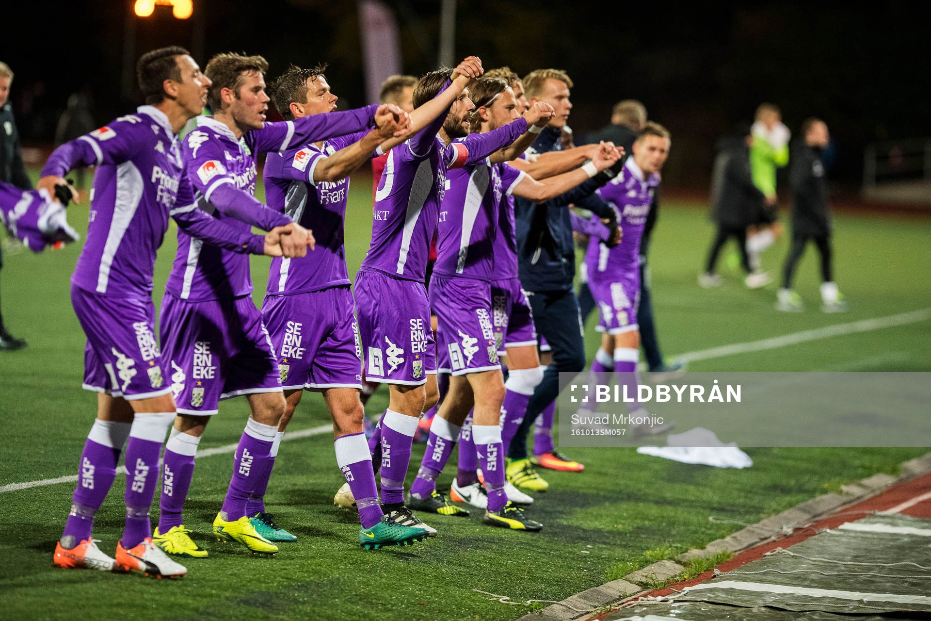 IFK Göteborgspelarna jublar