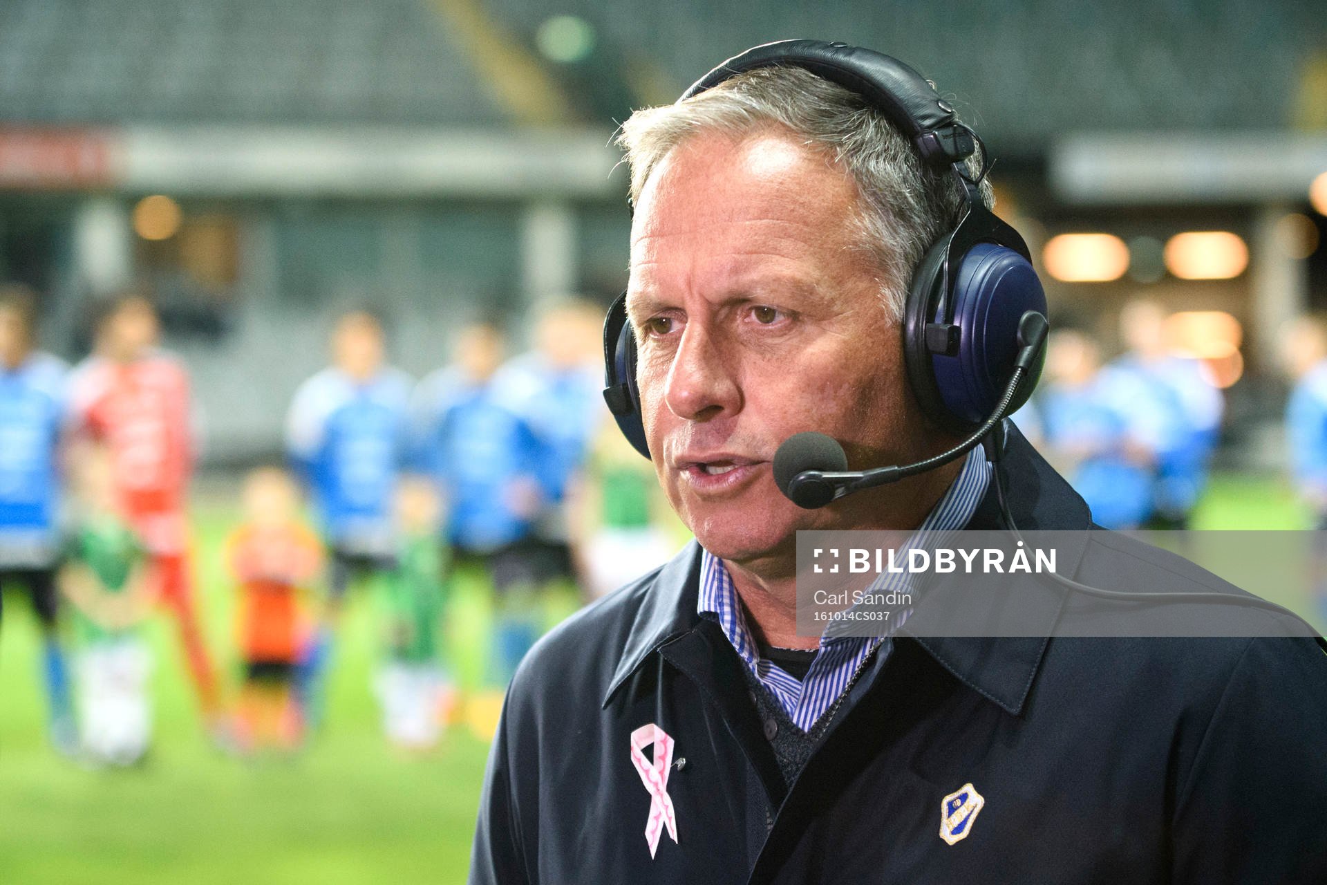 Halmstads tränare Jan Jönsson blir intervjuad innan
