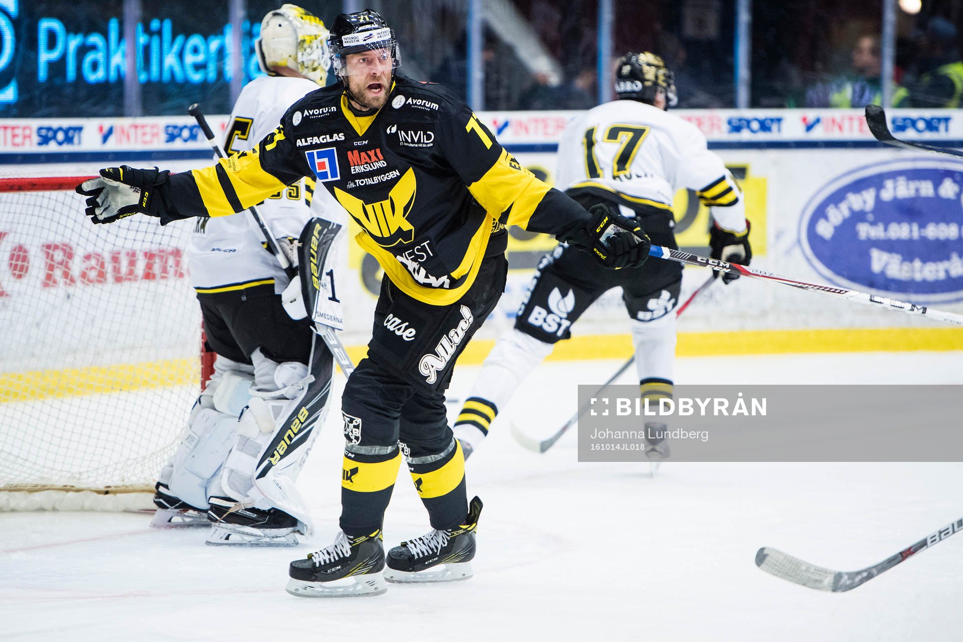 Västerås Niklas Lihagen reagerar mot domaren