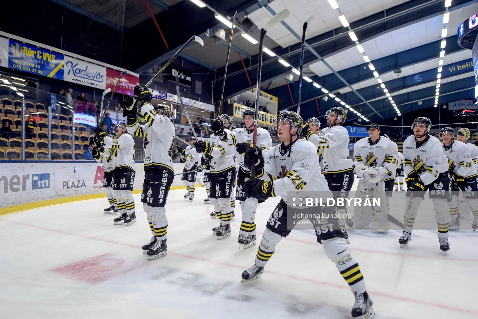 s spelare jublar med publiken
