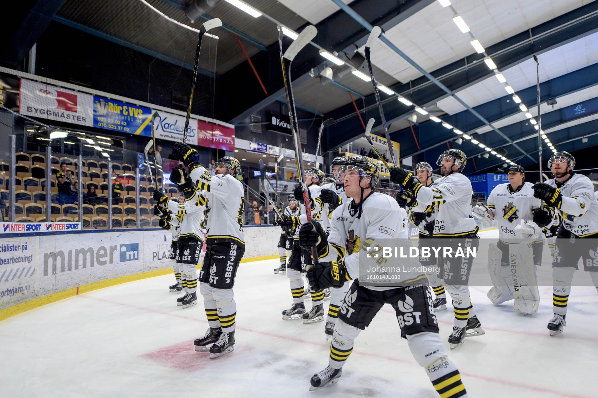 s spelare jublar med publiken