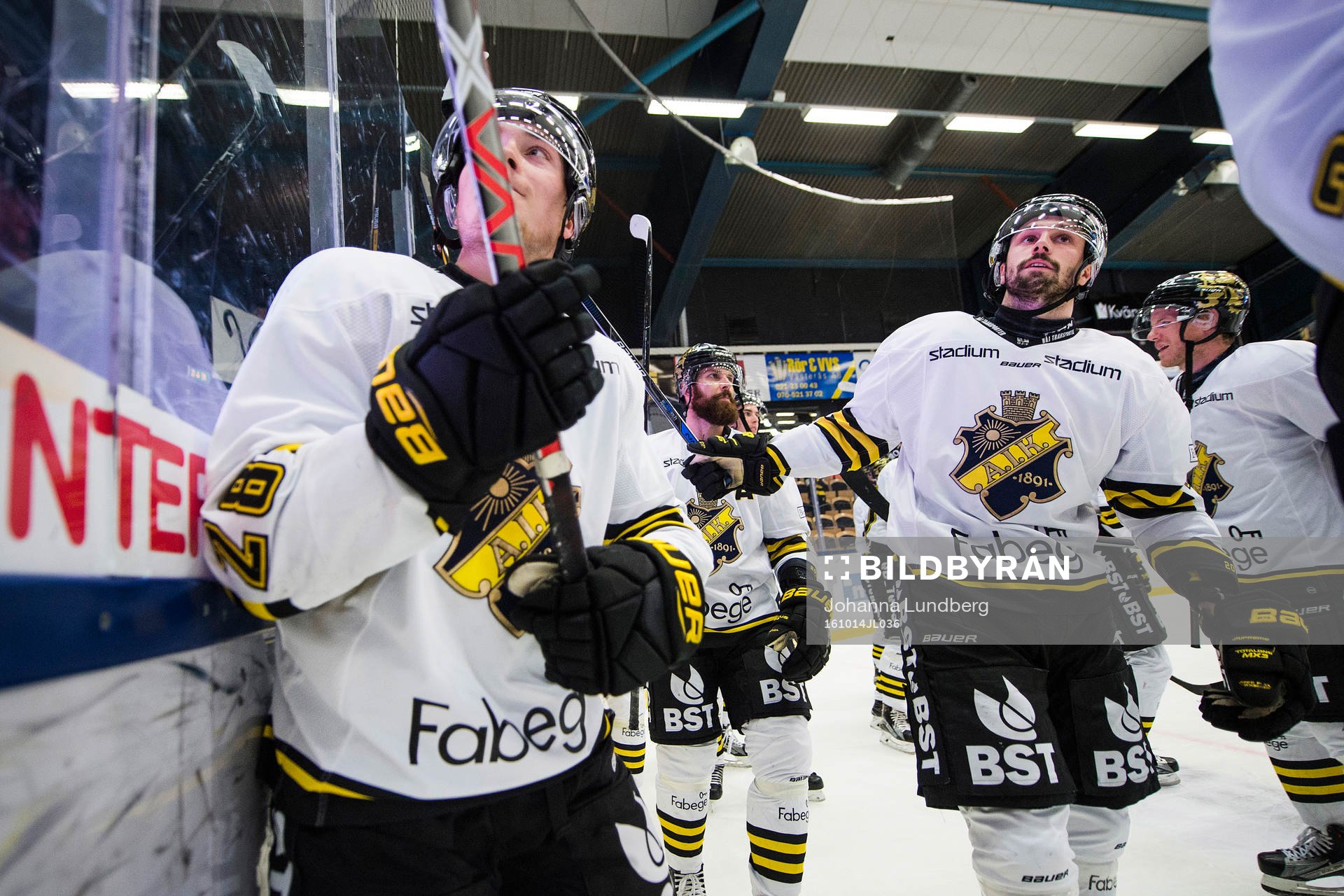 s Jesper Frödén och Daniel Olsson Trkulja jublar