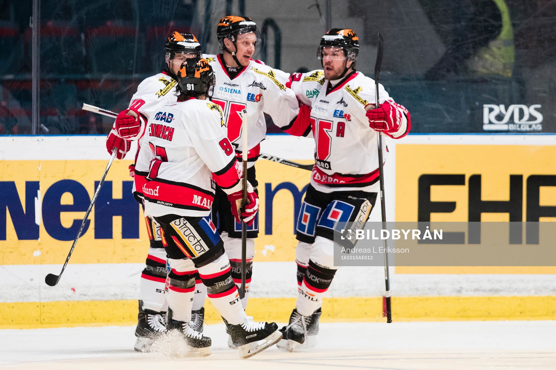 Örebros Marcus Weinstock (m) jublar