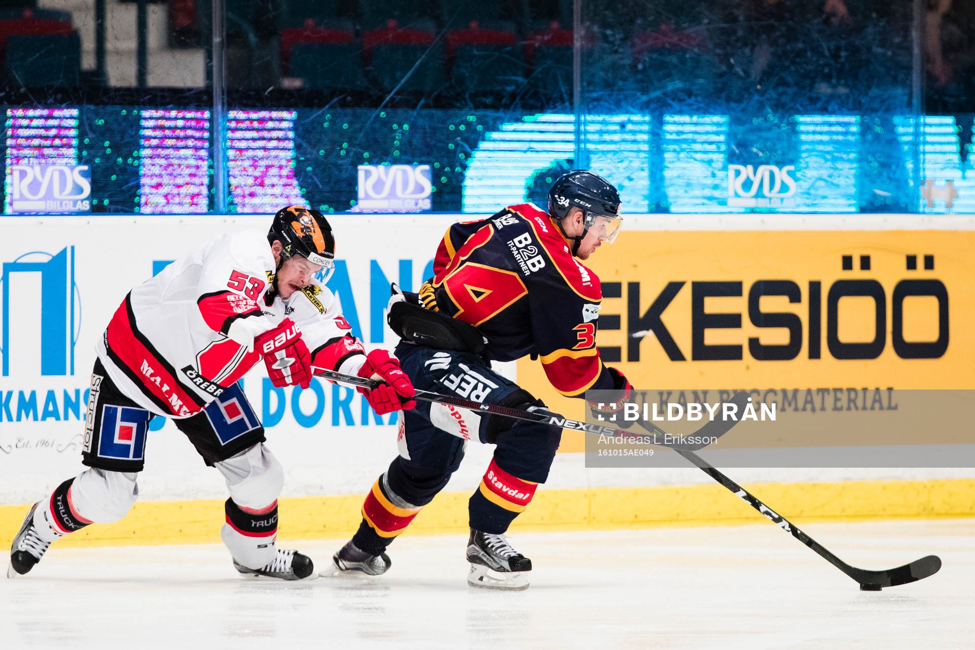 Örebros Bobbo Petersson jagar Djurgårdens Daniel Brodin