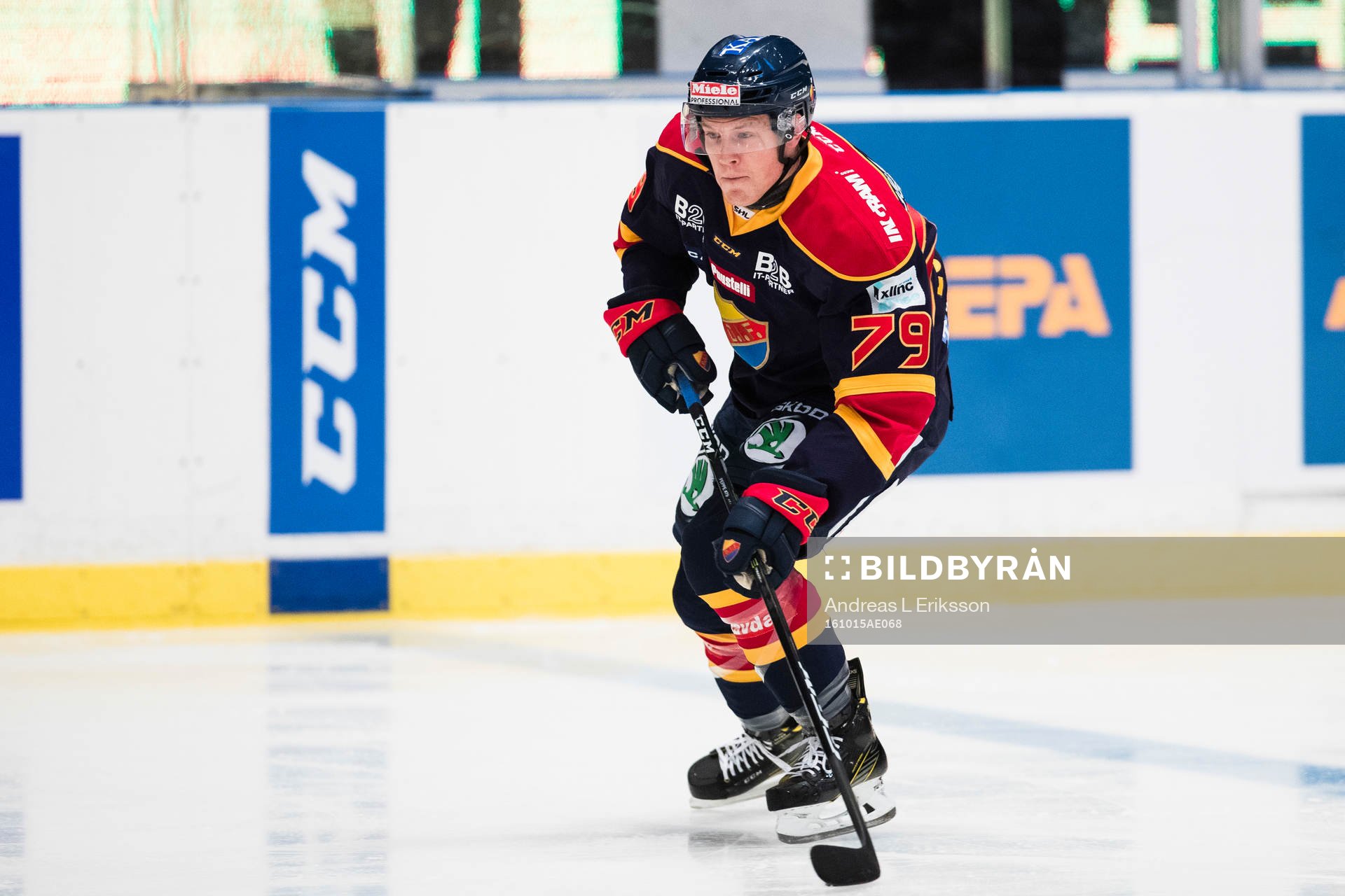 Djurgårdens Patrik Lundh med pucken