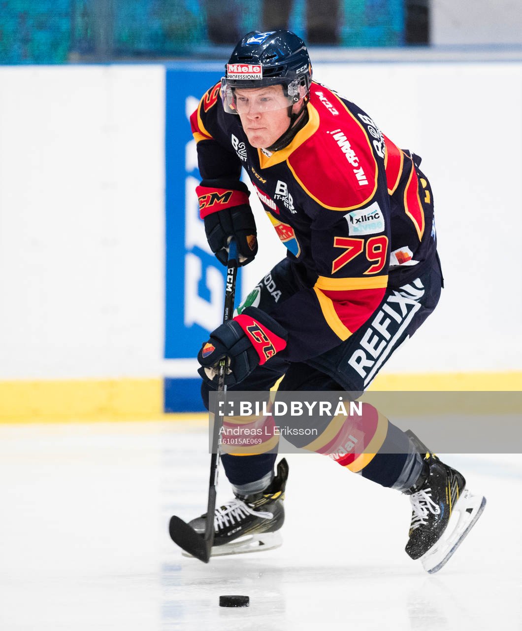 Djurgårdens Patrik Lundh med pucken