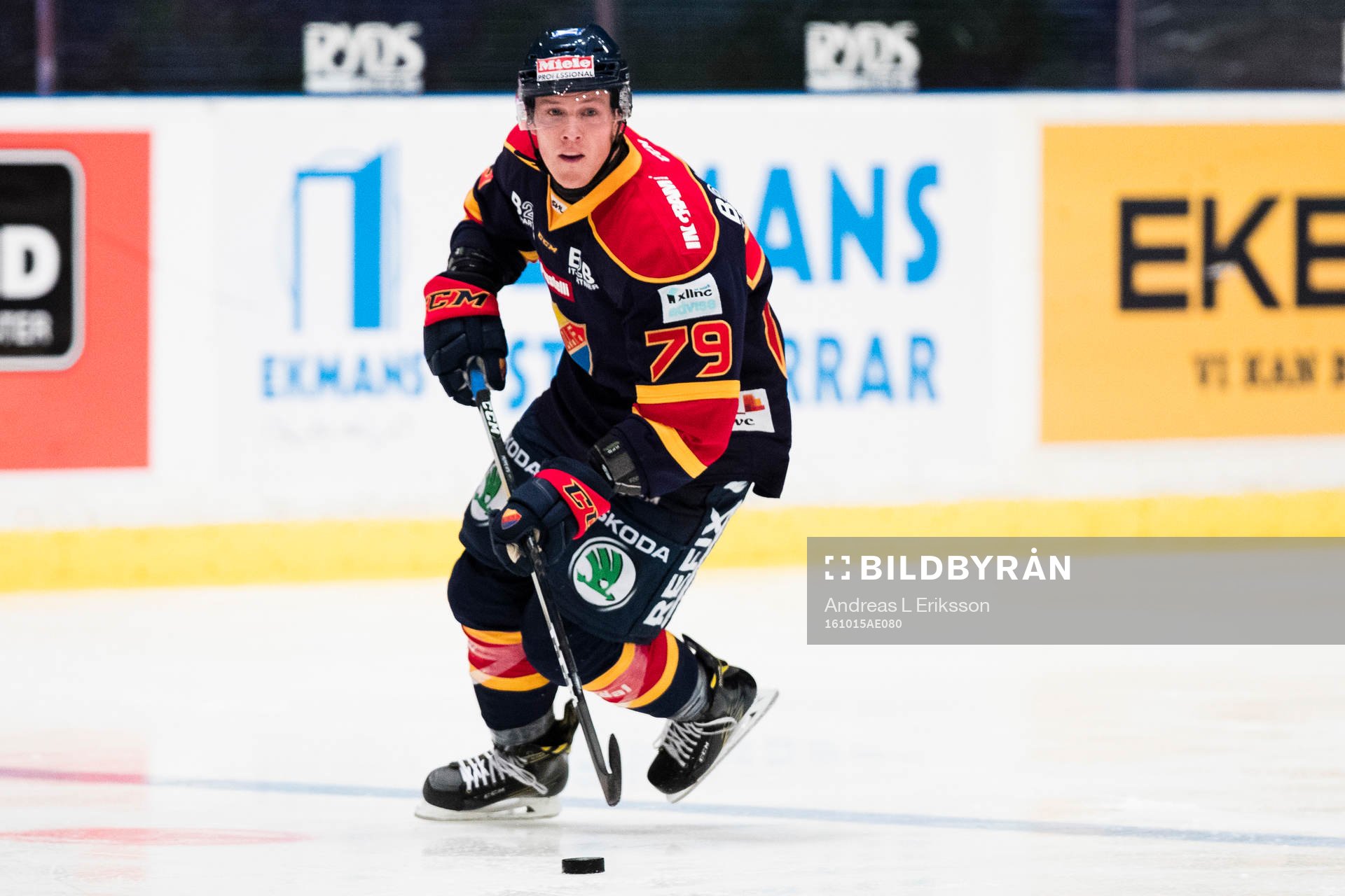 Djurgårdens Patrik Lundh med pucken