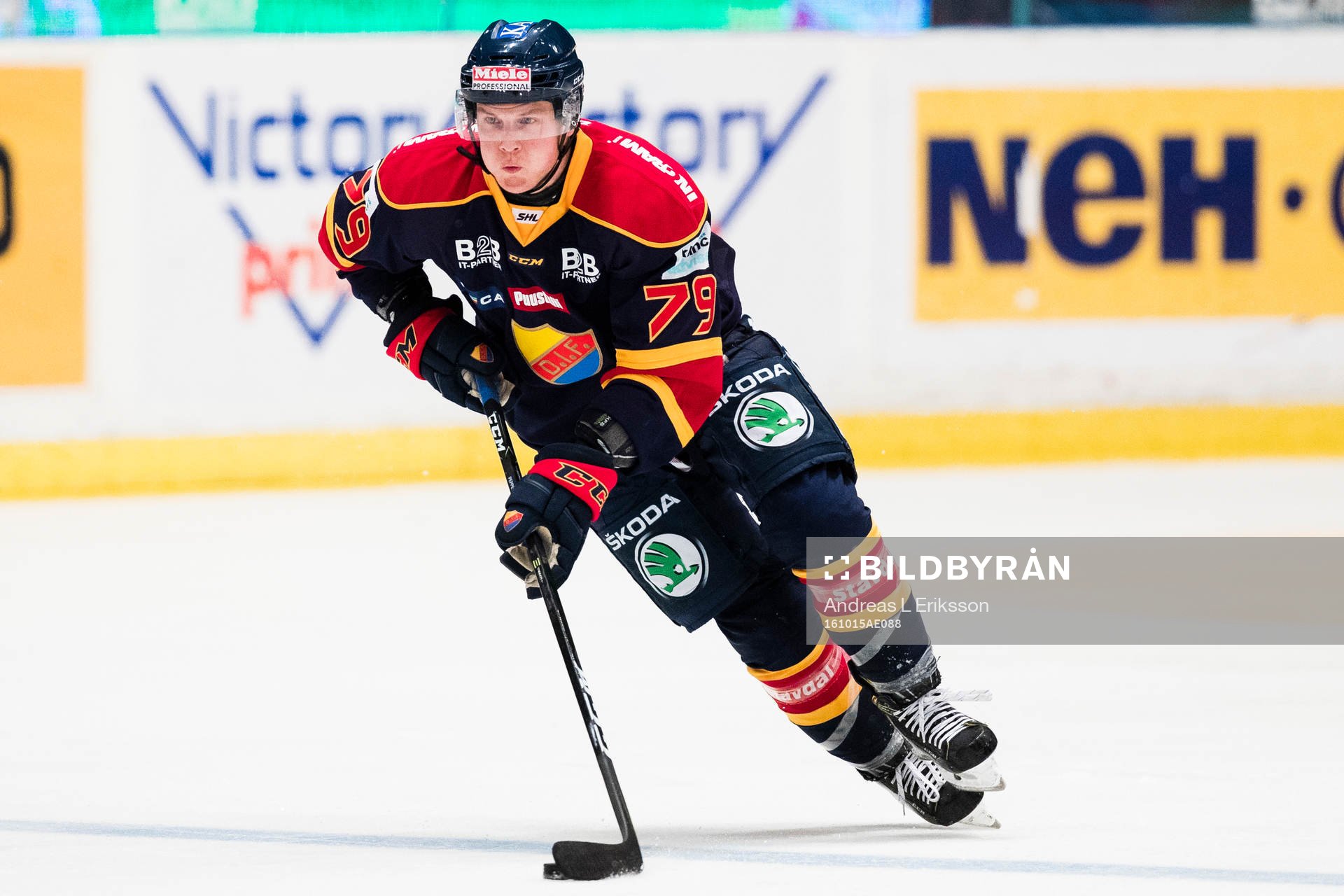 Djurgårdens Patrik Lundh med pucken