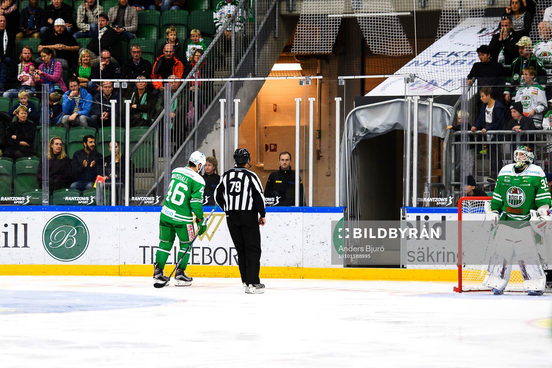 Rögles Kevin Marshall får matchstraff och lämnar isen