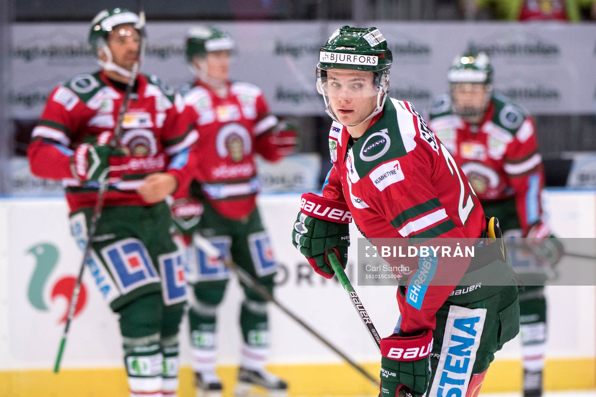 Frölundas Victor Olofsson värmer upp innan