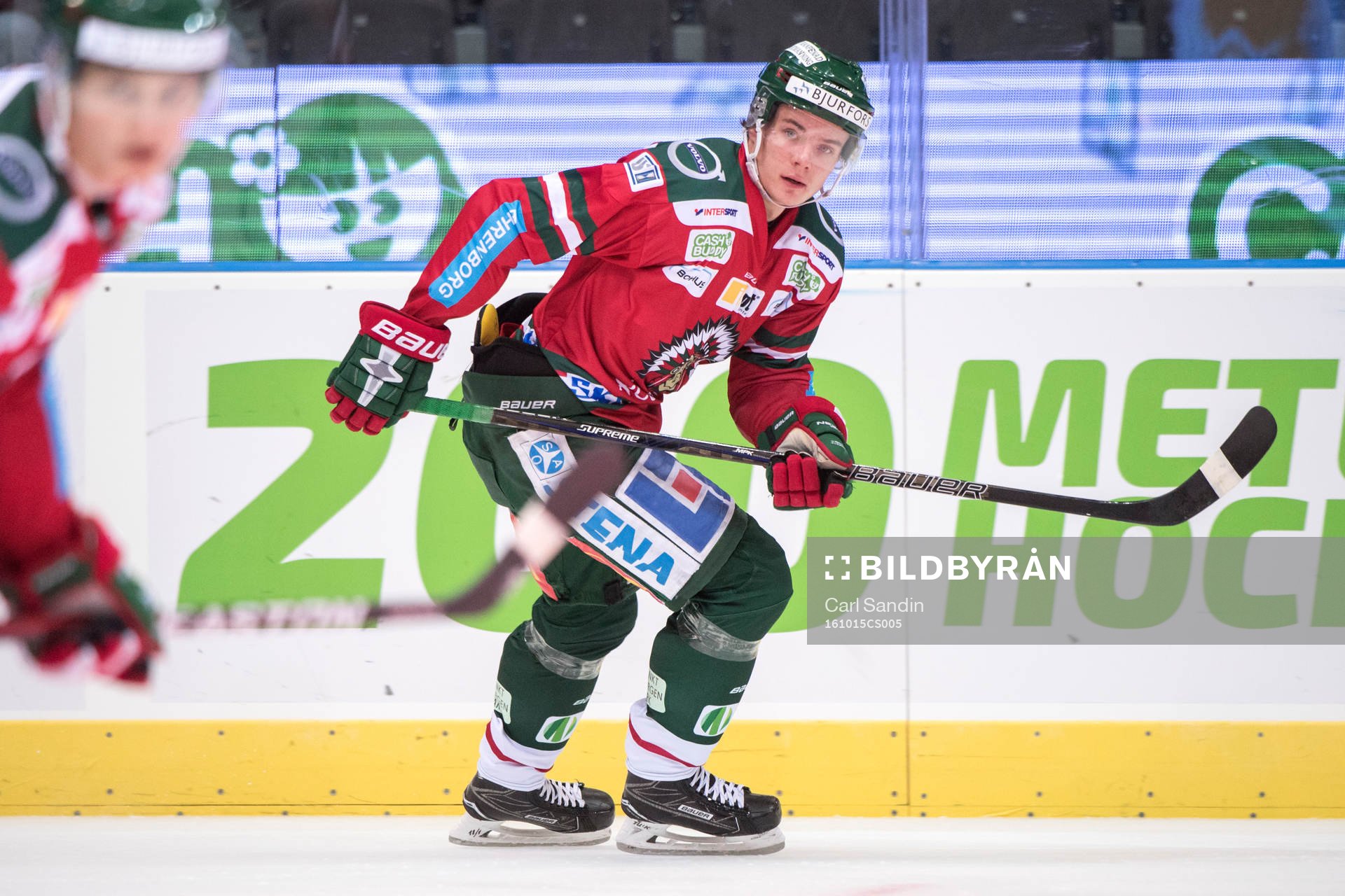 Frölundas Victor Olofsson värmer upp innan