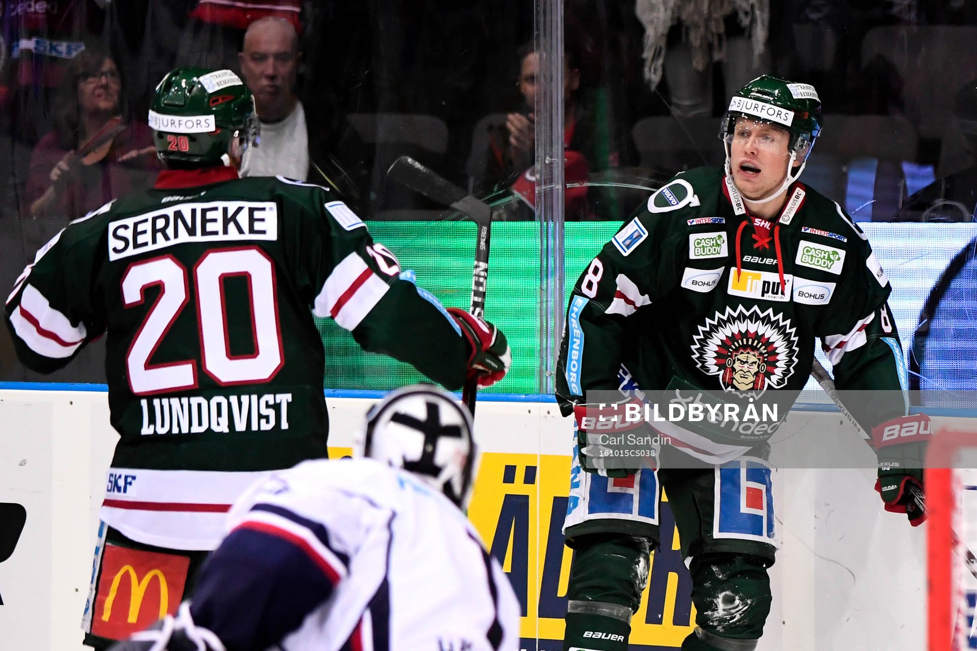 Frölundas Joel Lundqvist och John Nyberg jublar