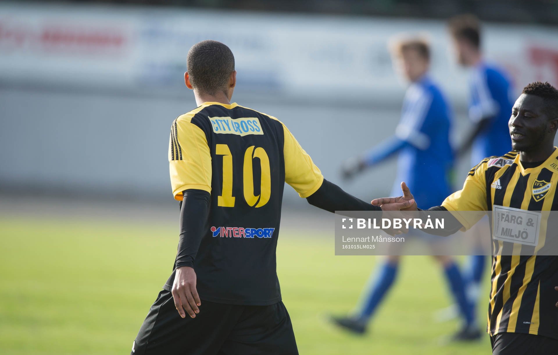 IFK Hässleholms Kevin Thompson gör 2-1 och jublar i matchen i division 2 mellan IFK Hässleholm och Kvarnby i Hässleholm 15 oktober 2016.