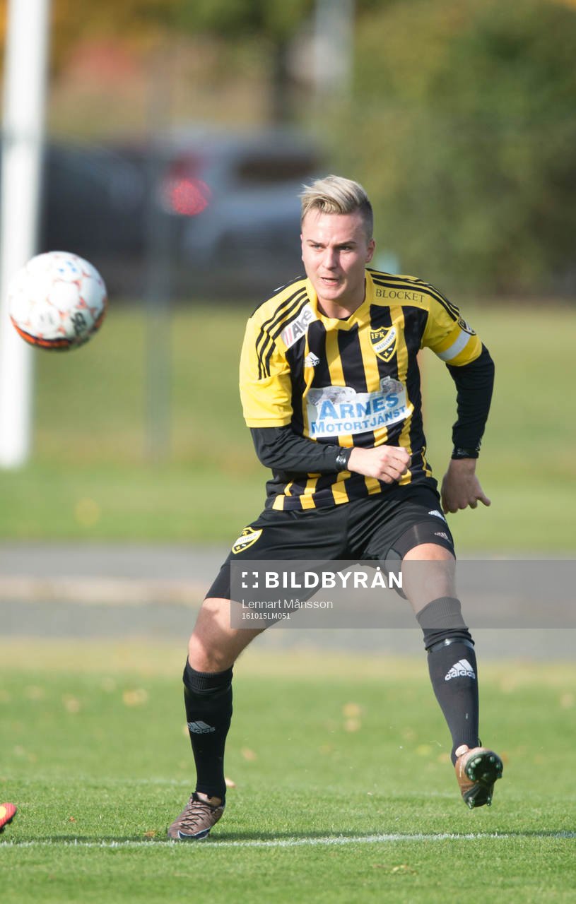 IFK Hässleholms Danny Gunnarsson i matchen i division 2