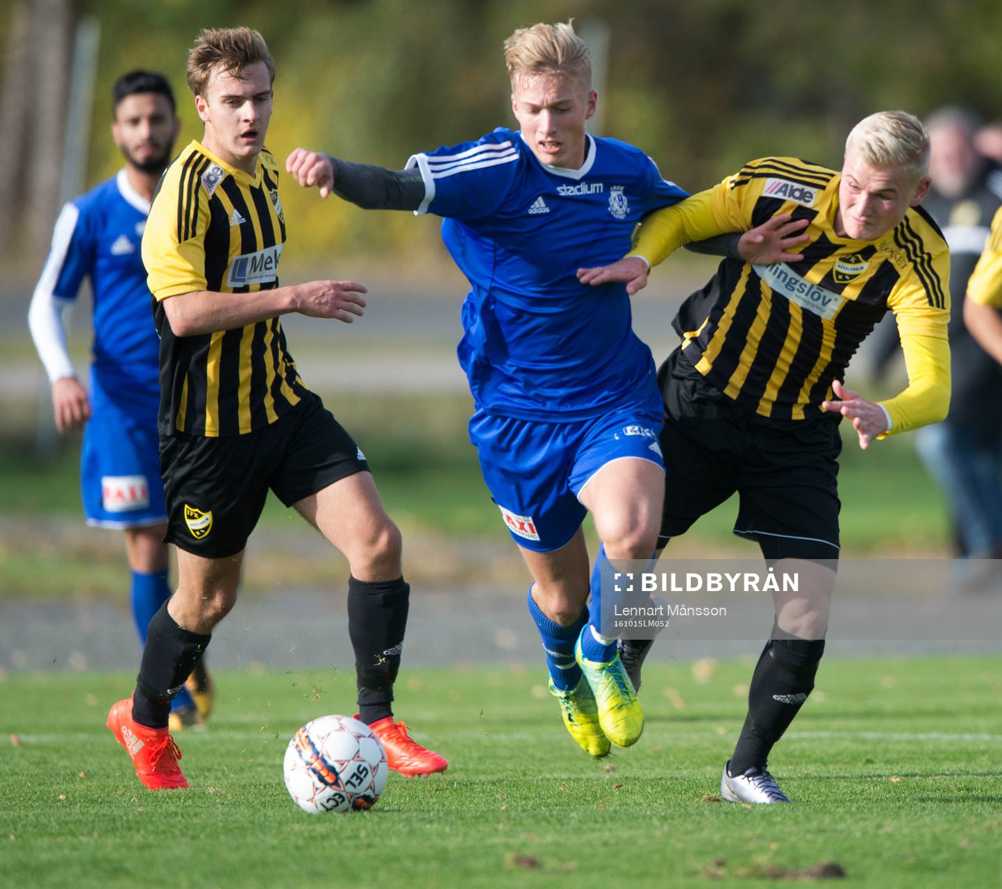 IFK Hässleholms Linus Svensson och Erik Åberg i matchen i
