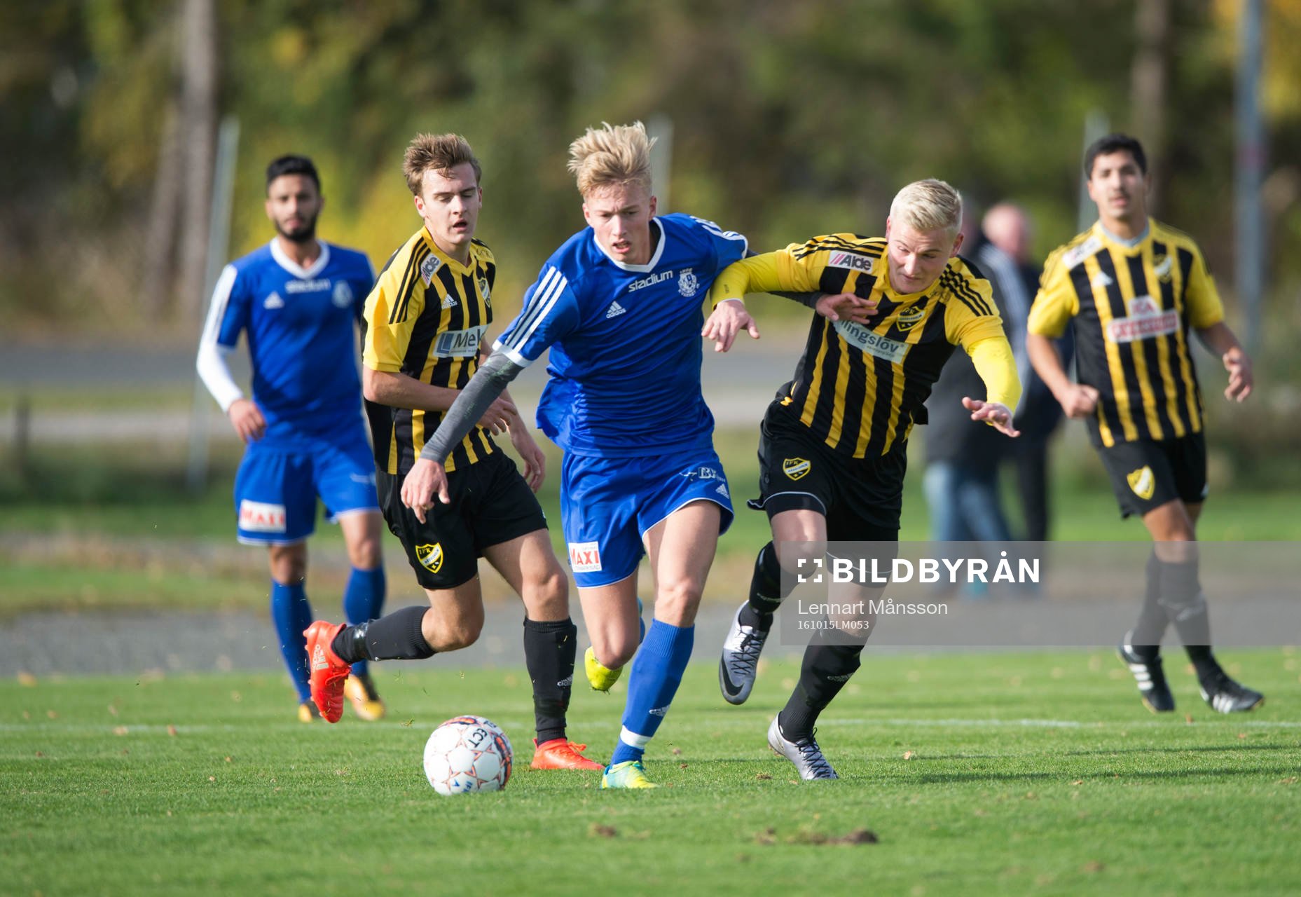 IFK Hässleholms Linus Svensson och Erik Åberg i matchen i
