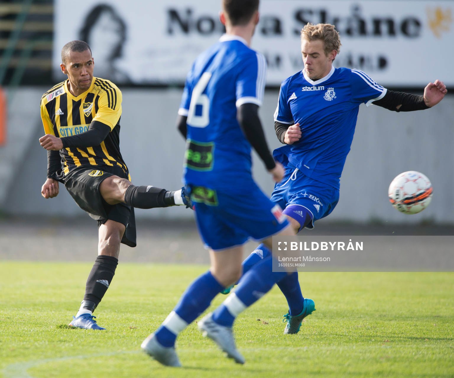 IFK Hässleholms Kevin Thompson i matchen i division 2