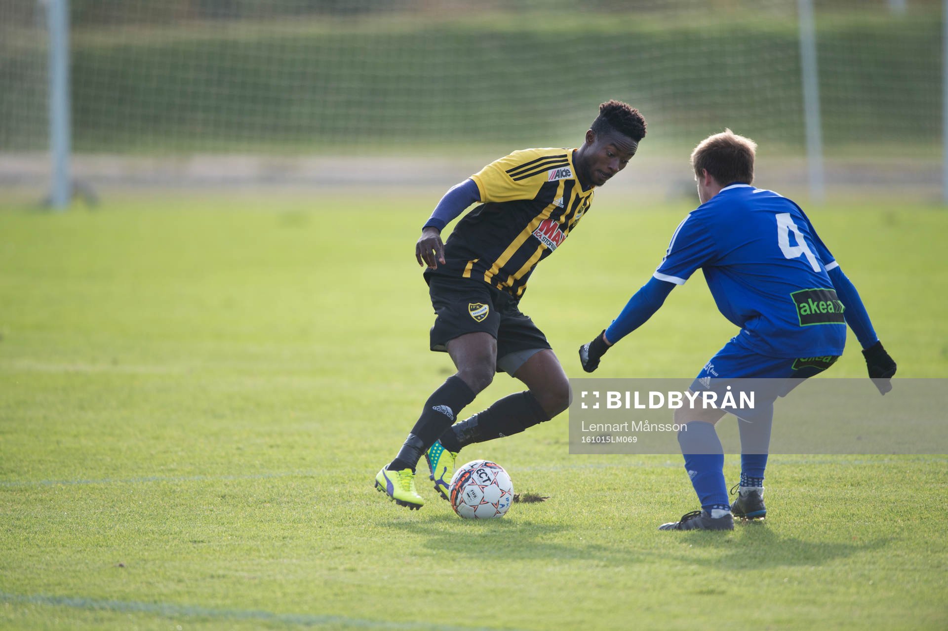 IFK Hässleholms Kojo Annor fintar i matchen i division 2