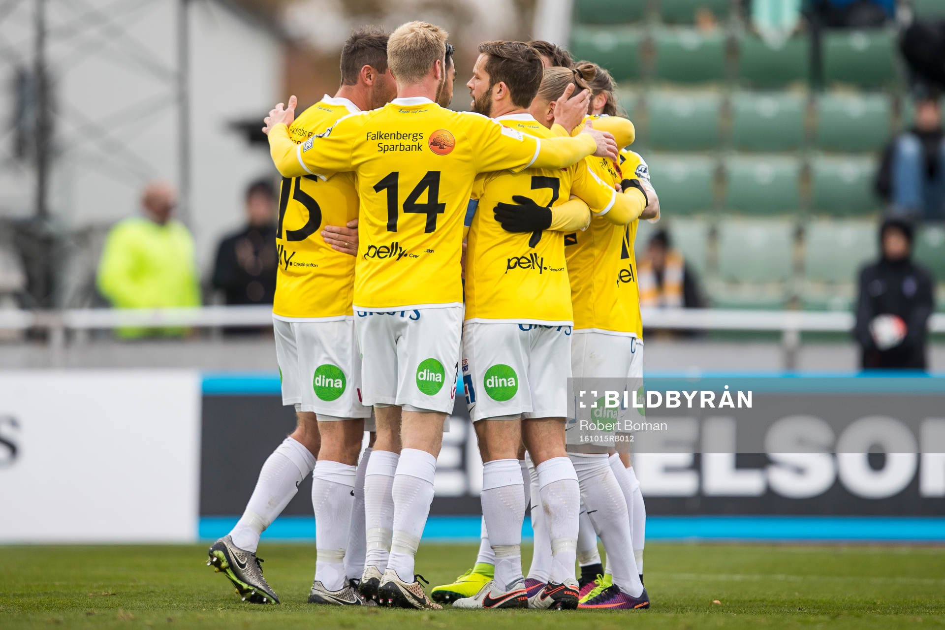 Falkenbergs spelare jublar under fotbollsmatchen i Allsvenskan mellan Falkenberg och GIF Sundsvall den 15 Oktober 2016 i Falkenberg