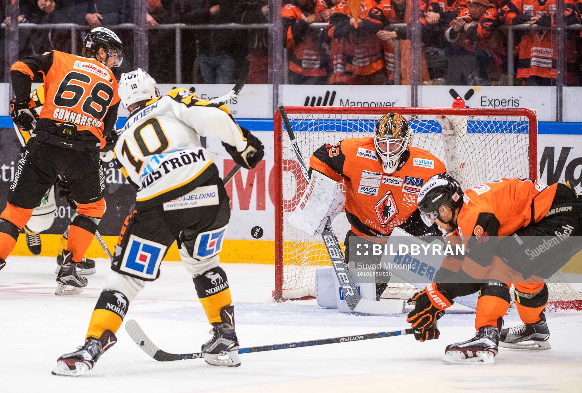 Skellefteås Joakim Lindström  och Karlskronas målvakt