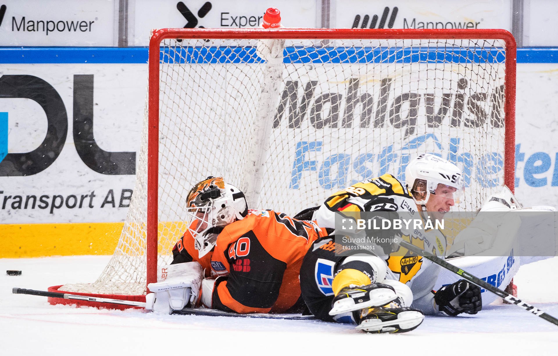 Karlskronas målvakt Johan Holmqvist och Skellefteås