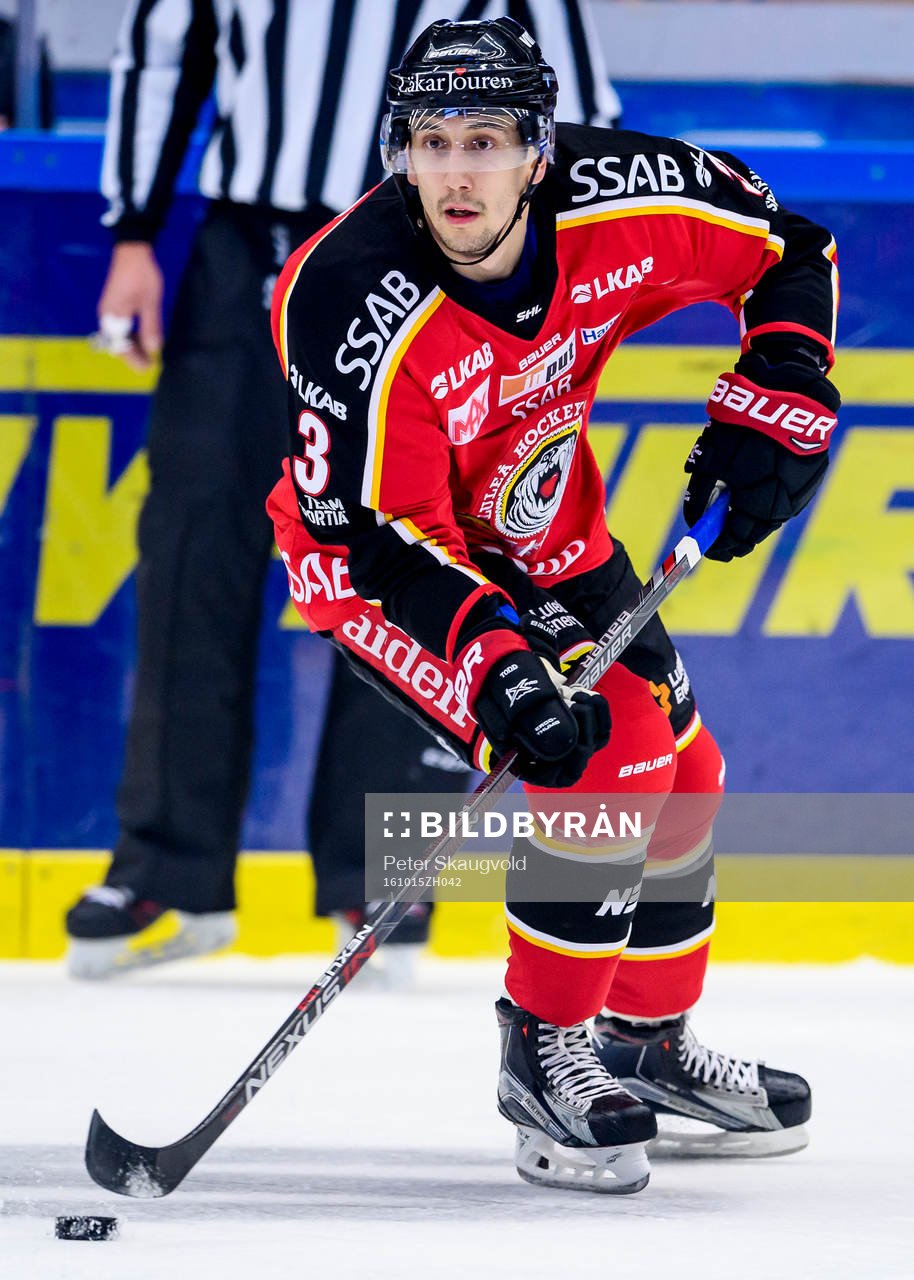 Luleås Daine Todd med pucken