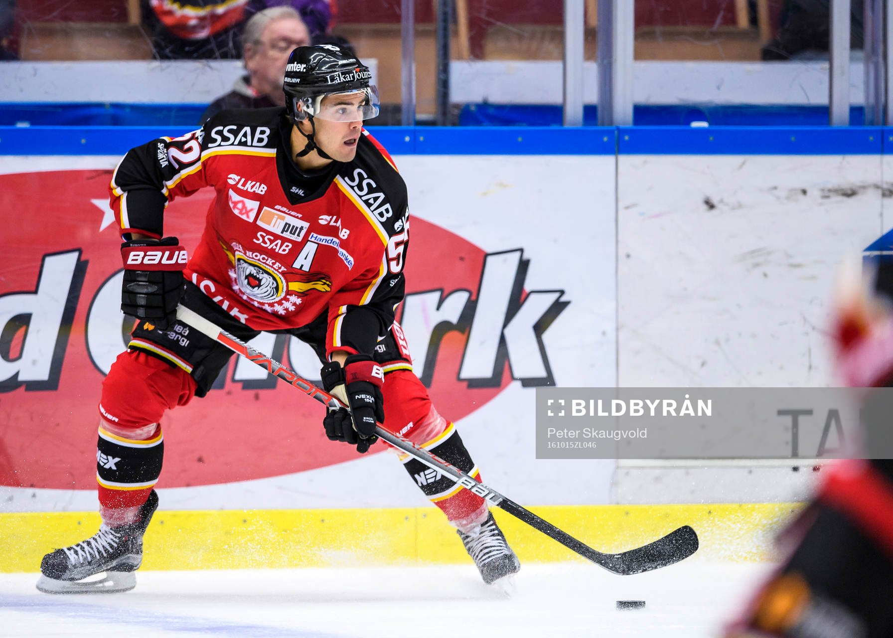 Luleås Karl Fabricius med pucken