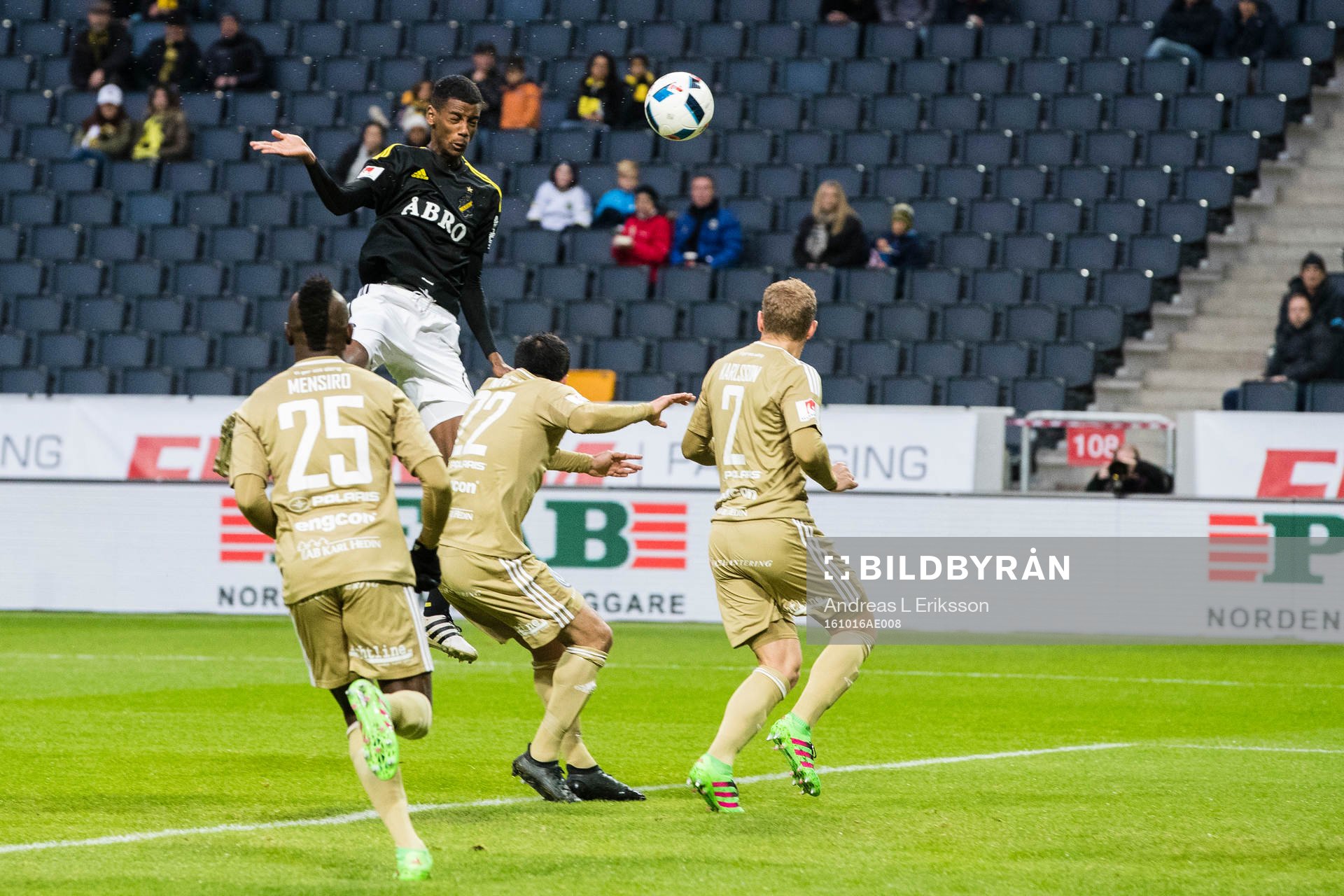 s Alexander Isak med en nick mot mål förbi Östersunds
